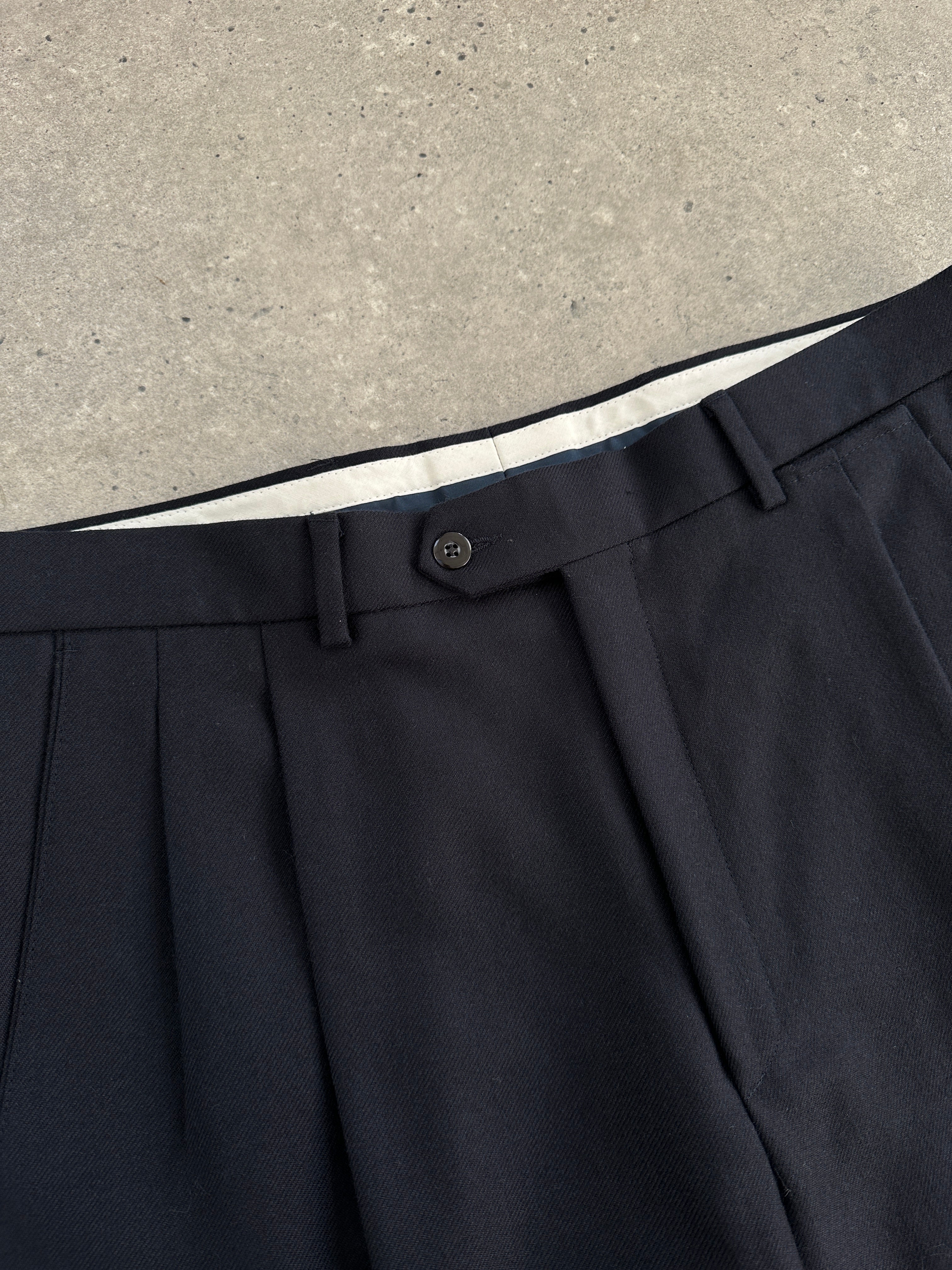 Vintage Italian 00s brushed wool tailored trousers in W32, featuring a classic fit and textured fabric, suitable for vintage fashion style.