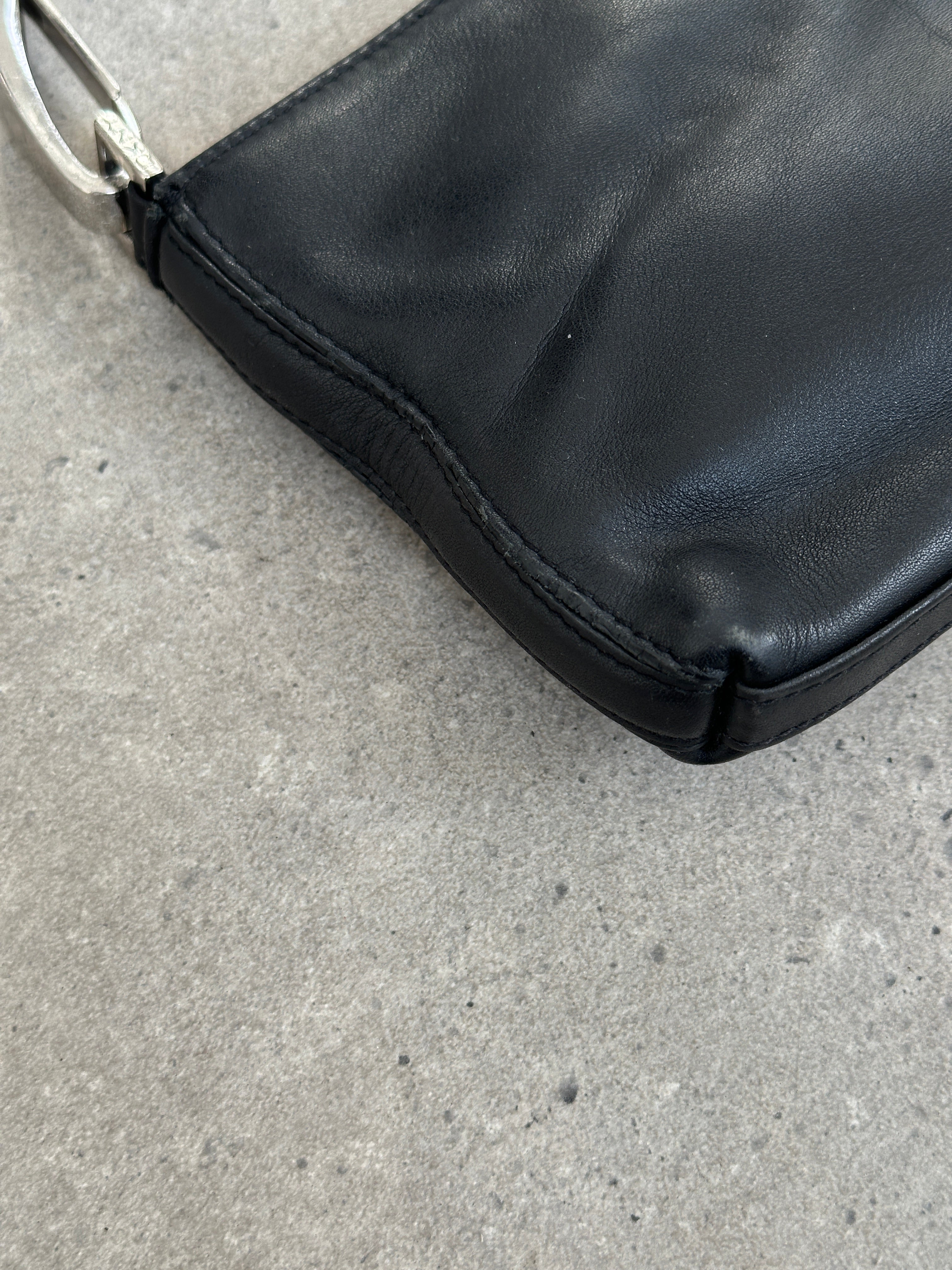 DKNY 2000s Leather Shoulder Bag