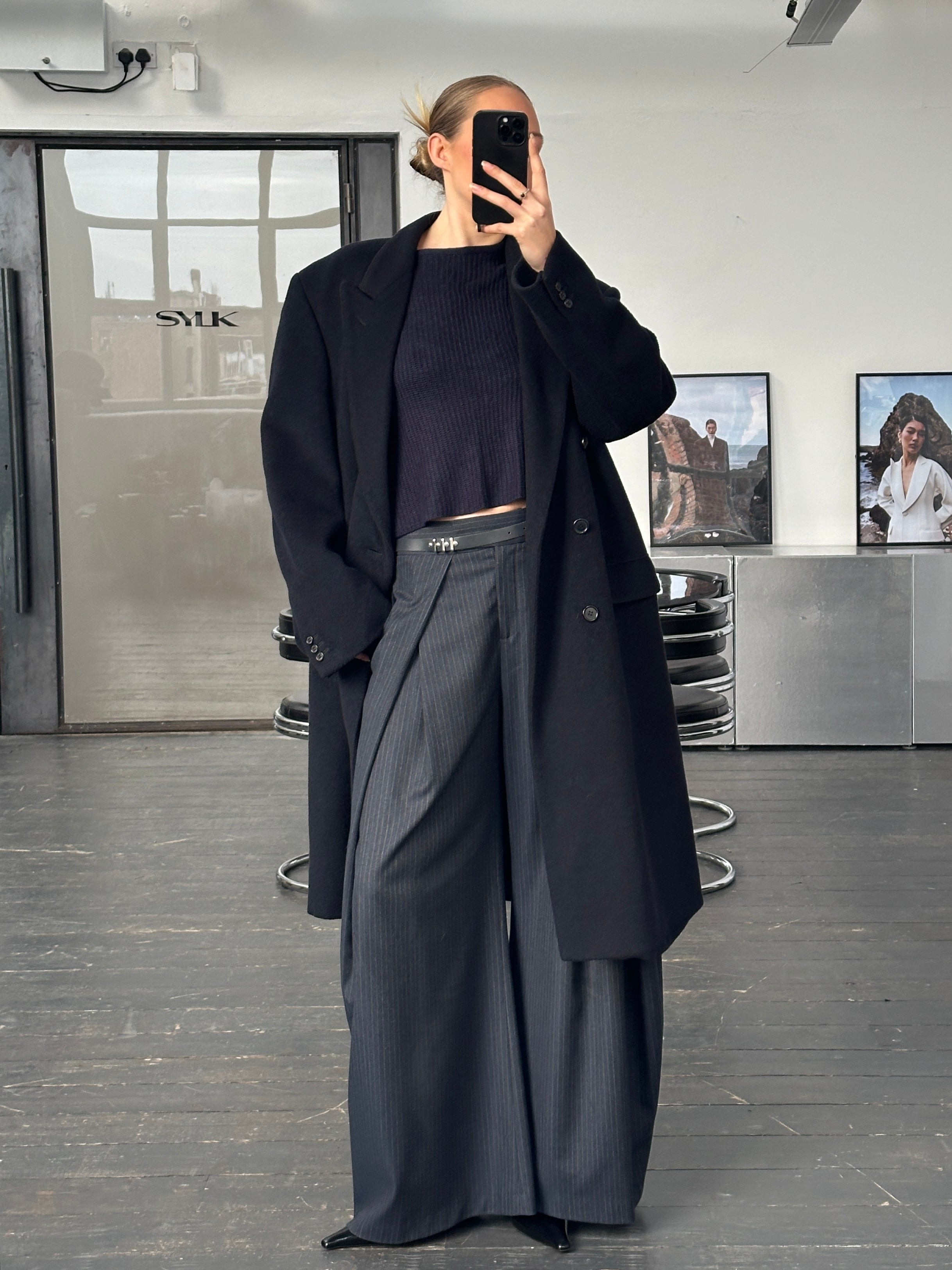 Vintage 1990s wool cashmere double-breasted coat in XXL, stylish and warm, featuring classic design and button details.
