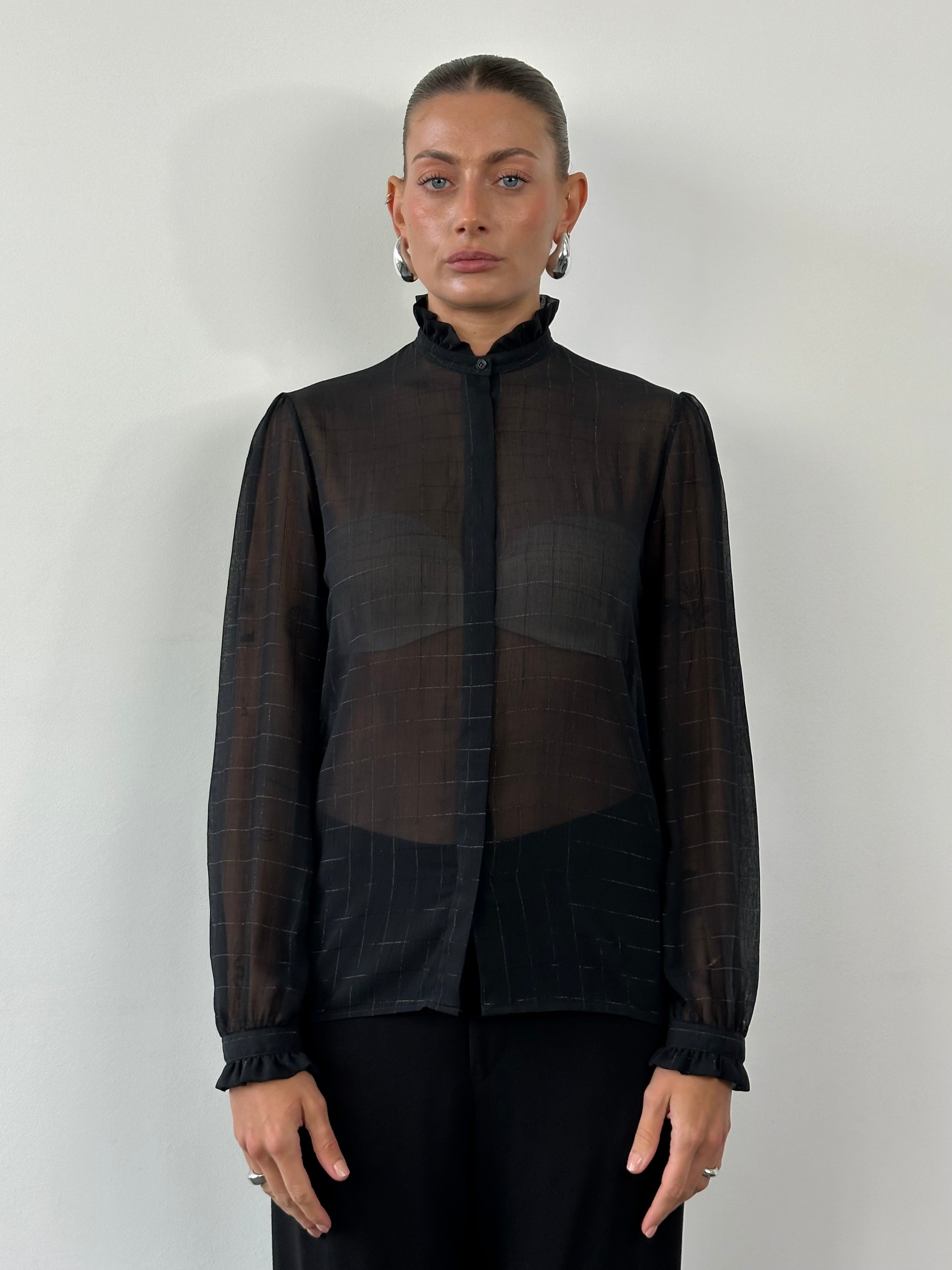 Vintage sheer check shirt in size M, lightweight and stylish with a classic pattern, perfect for casual or layered looks.
