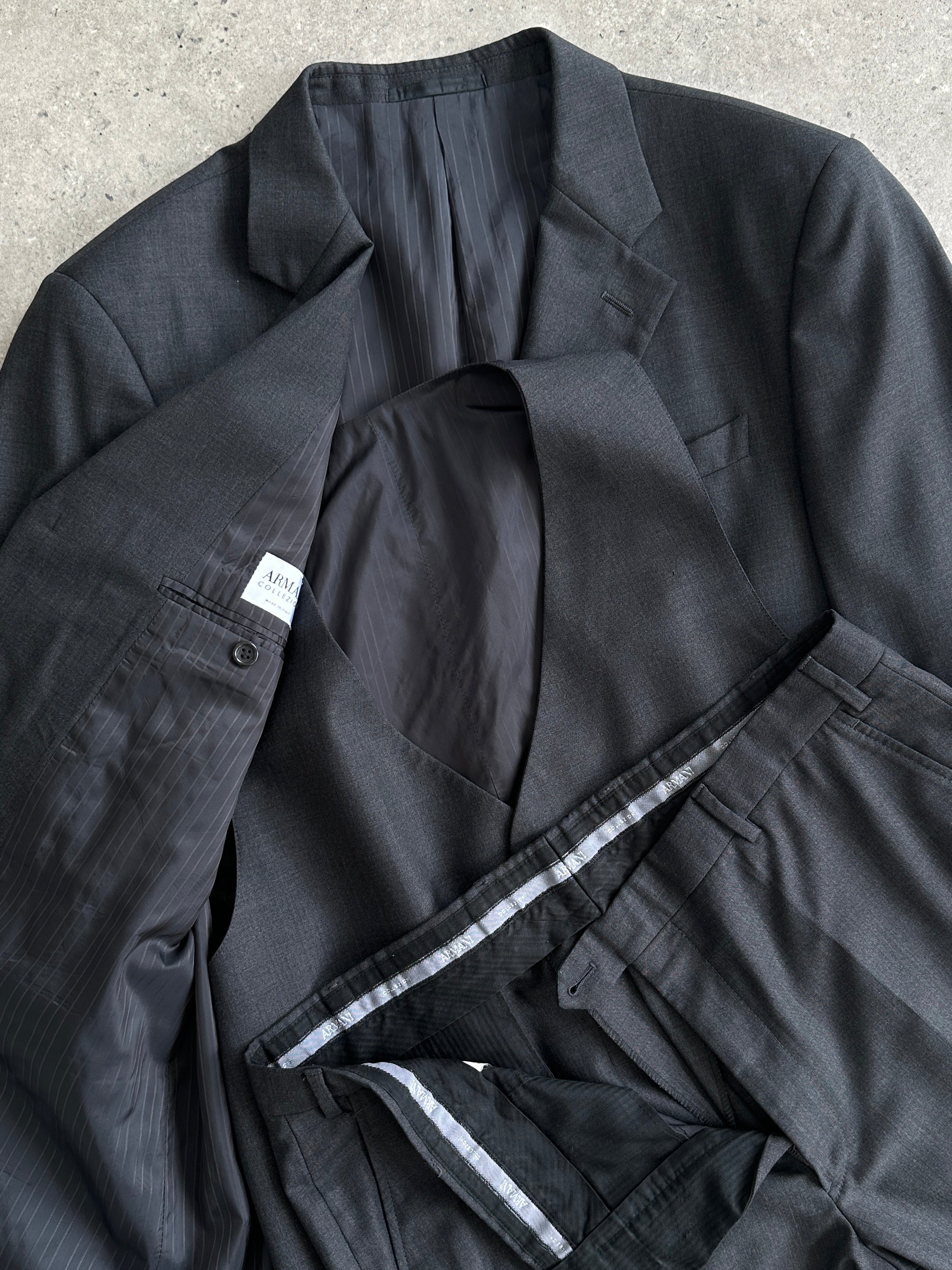 Armani Collezioni men's three-piece suit in pure wool, single-breasted, in size 46R/W36, displayed on a mannequin.