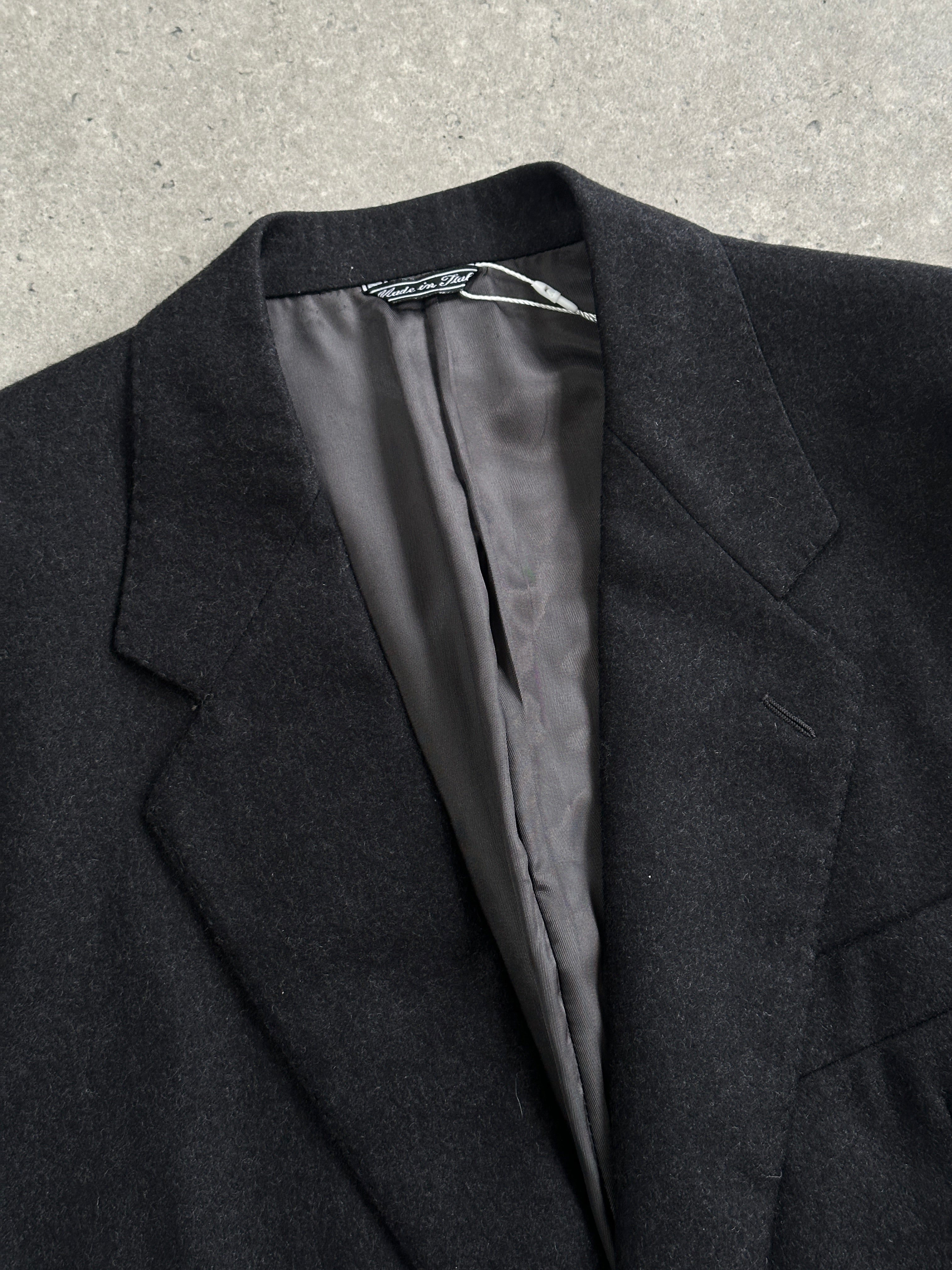 Cerruti Spinnaker Italian brushed wool single-breasted blazer in size 40R/L, shown in a tailored fit with classic lapels.