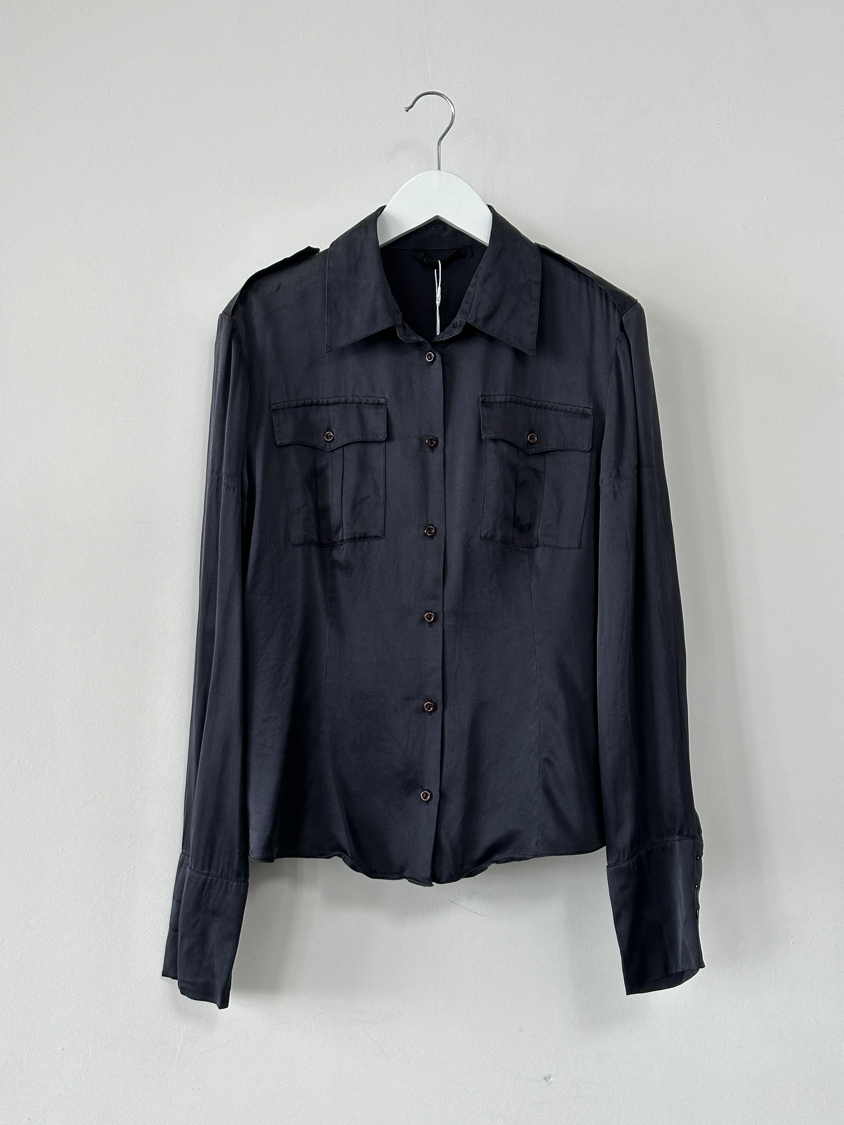 Vintage Italian vintage pure silk fitted shirt in size small, featuring elegant collar and button-down front.