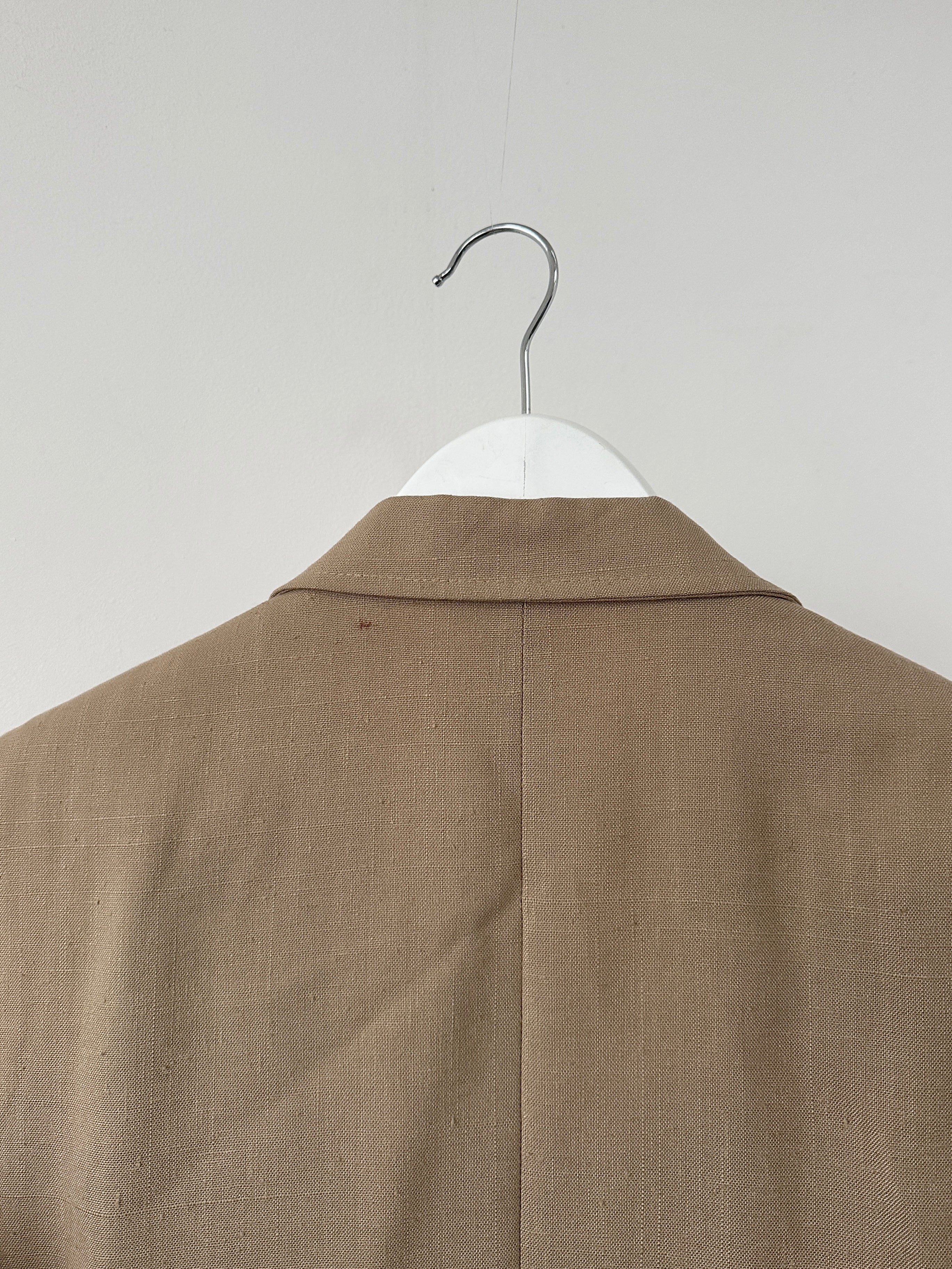 Vintage linen single-breasted blazer in size M, stylish and lightweight for a classic, timeless look.