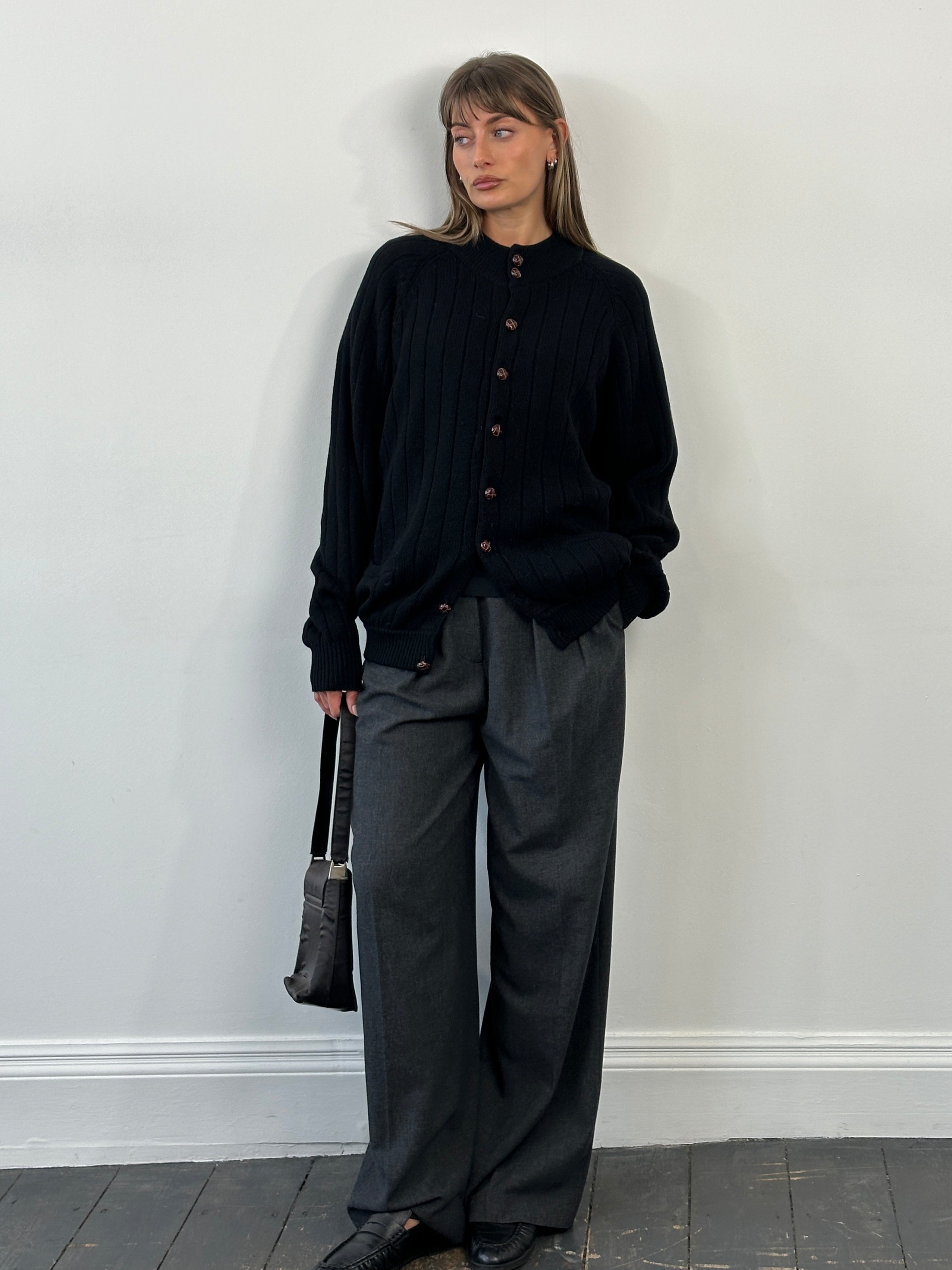 Vintage 2000s pure lambswool knitted cardigan in XL, showing a cozy, textured knit pattern and classic button closure.