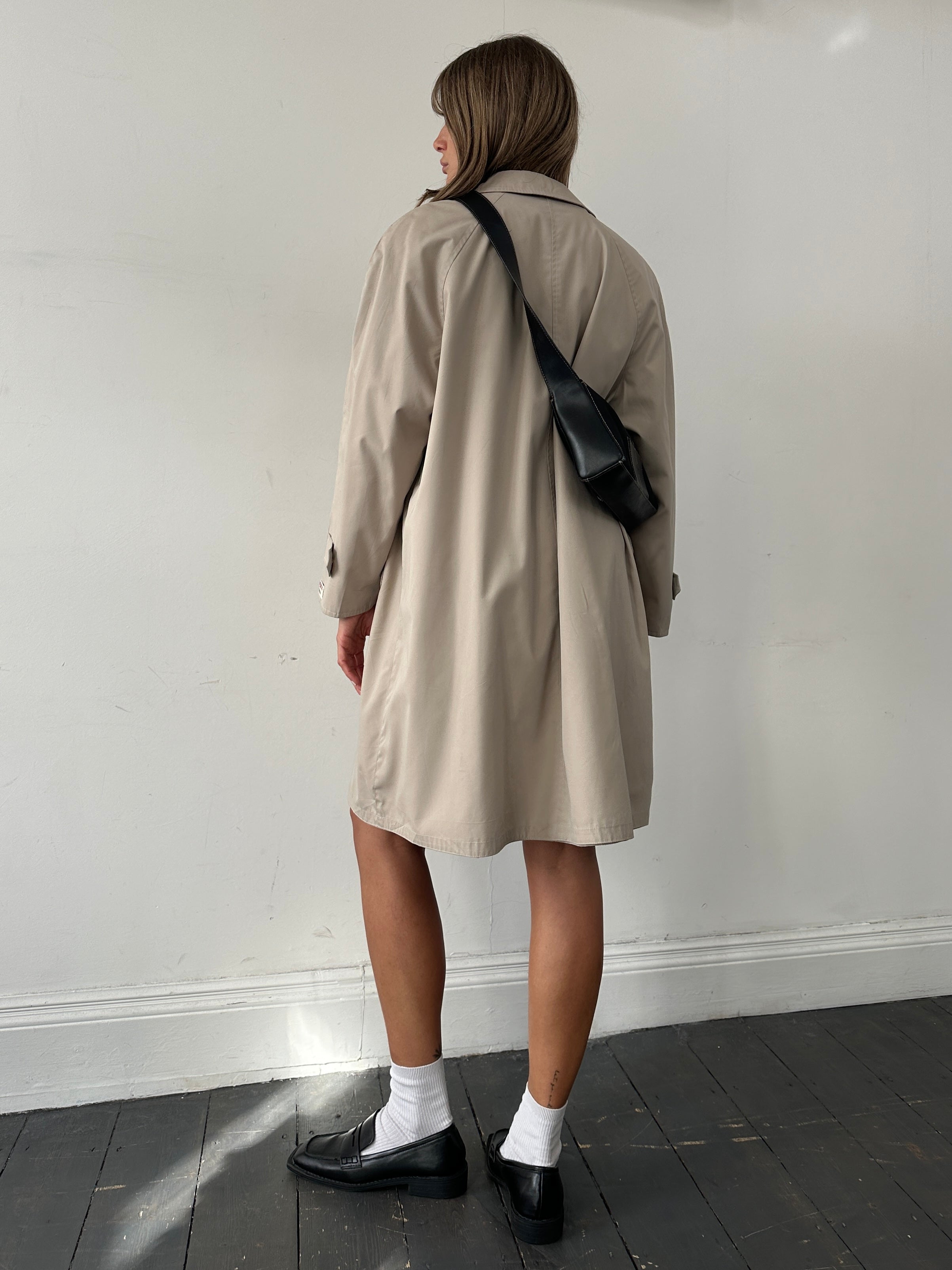 Vintage vintage showerproof reversible trench coat in size M, shown with both reversible sides and classic trench design.