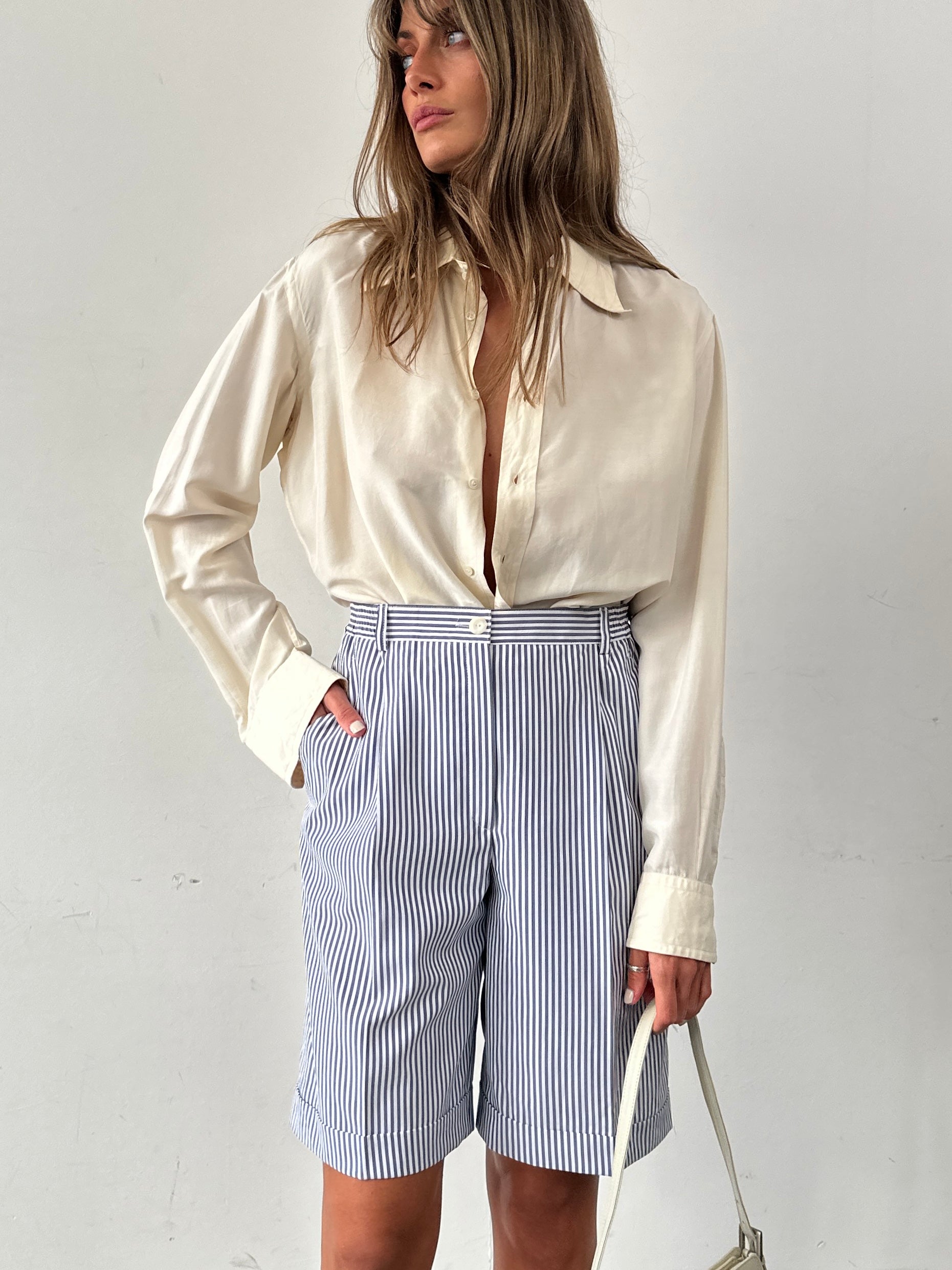 Vintage Silk Blend Dagger Collar Shirt in size L, featuring a stylish vintage design with a silk blend fabric and pointed collar.
