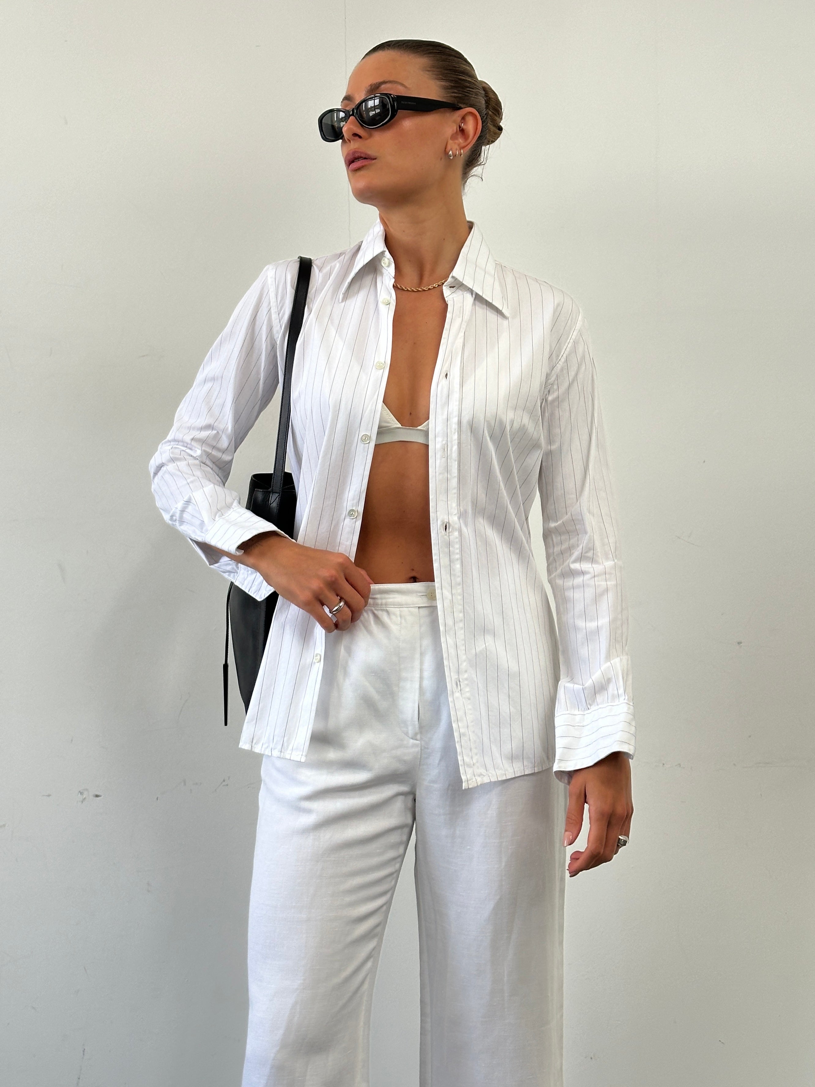 Vintage fitted stripe shirt with dagger collar in XS/S size, showcasing a classic button-up design and bold vertical stripes.