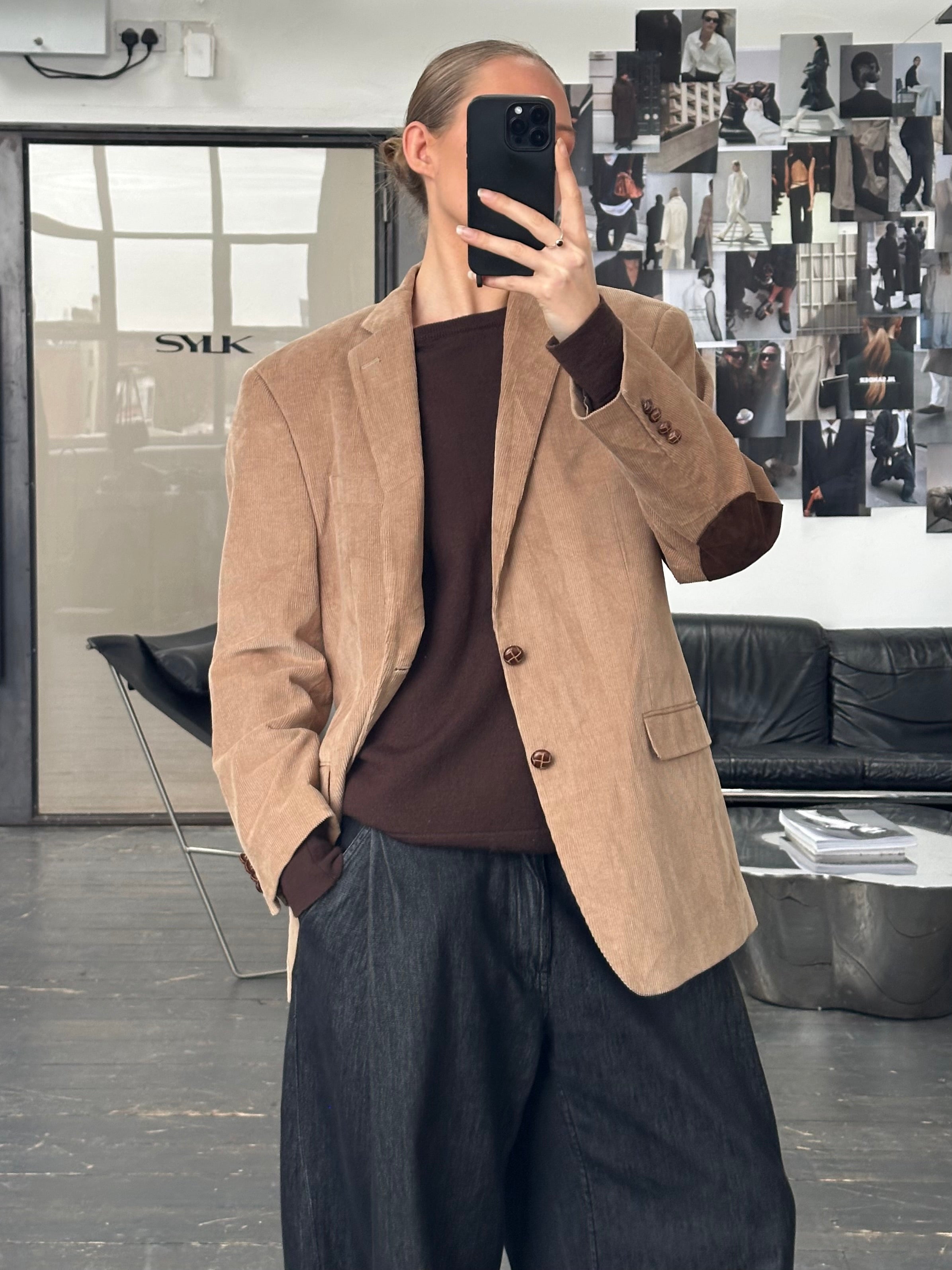 Chaps 2000s corduroy single-breasted blazer in size 40R/L, featuring a classic fit with notch lapels and front buttons.