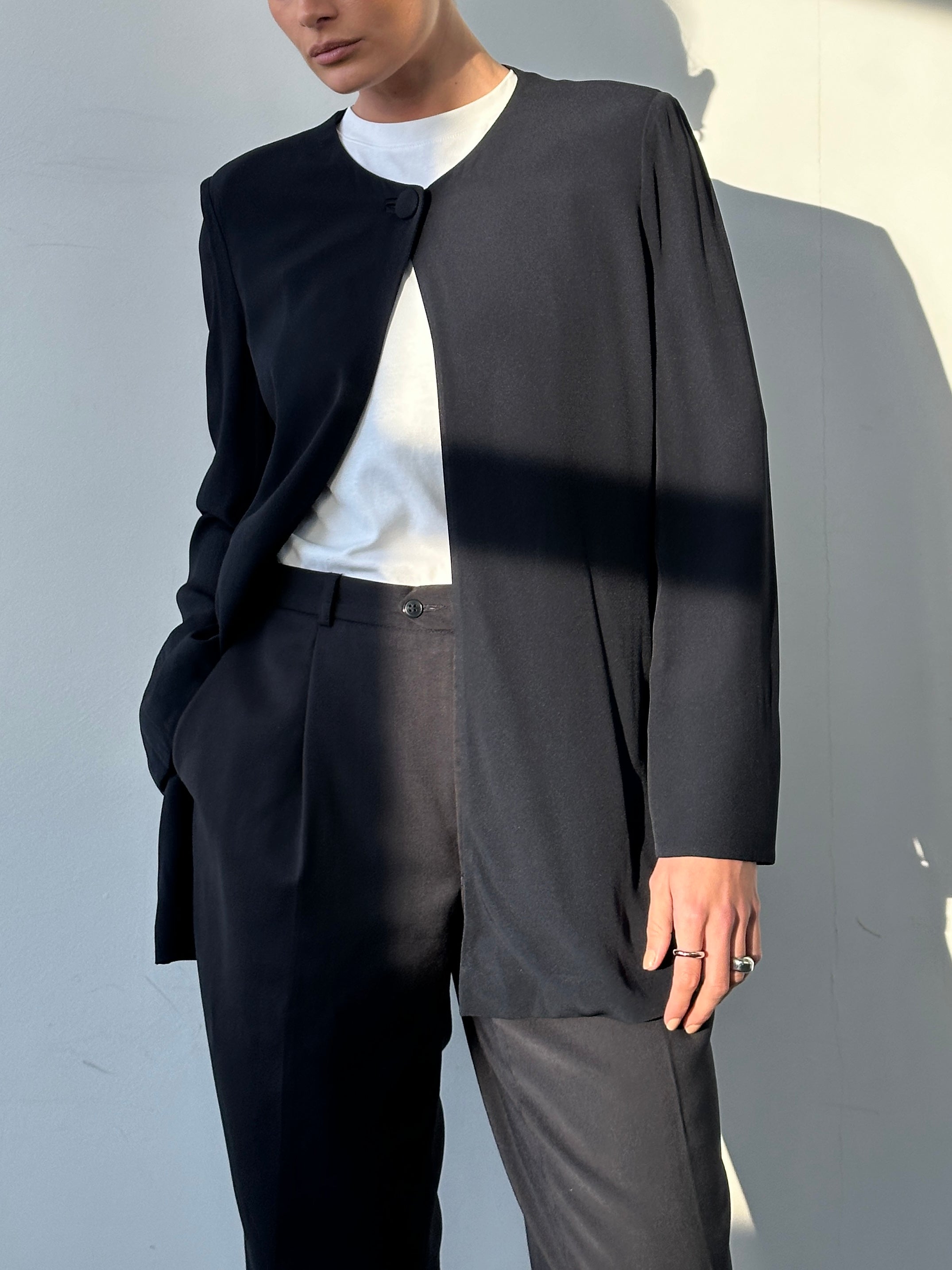 Luisa Spagnoli minimal single-button blazer in size M, tailored fit with classic lapel and clean design, shown on a neutral background.