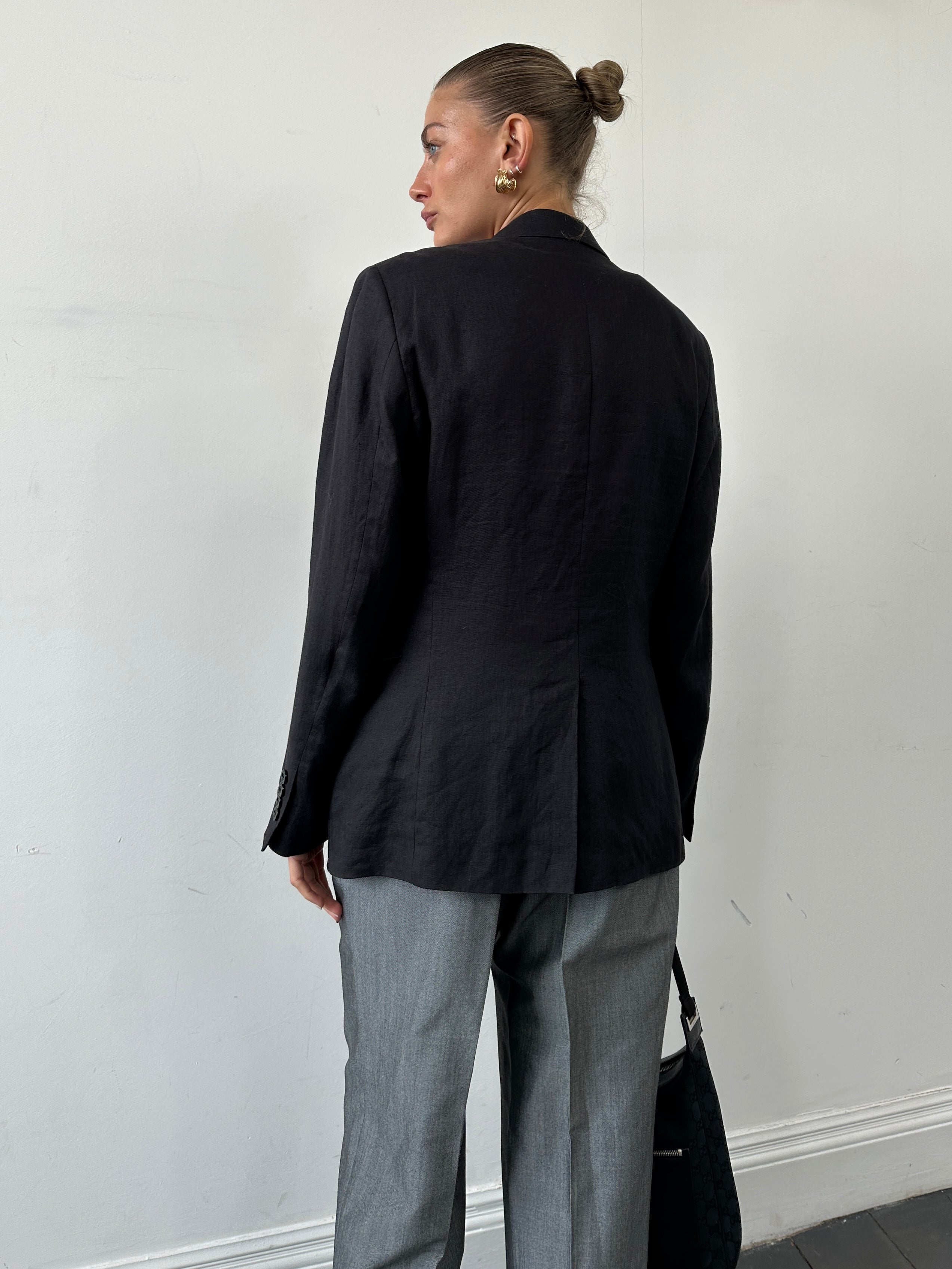 DKNY Pure Linen Slim Fit Single Breasted Blazer in size 38R/S, tailored with a classic lapel and stylish linen fabric.