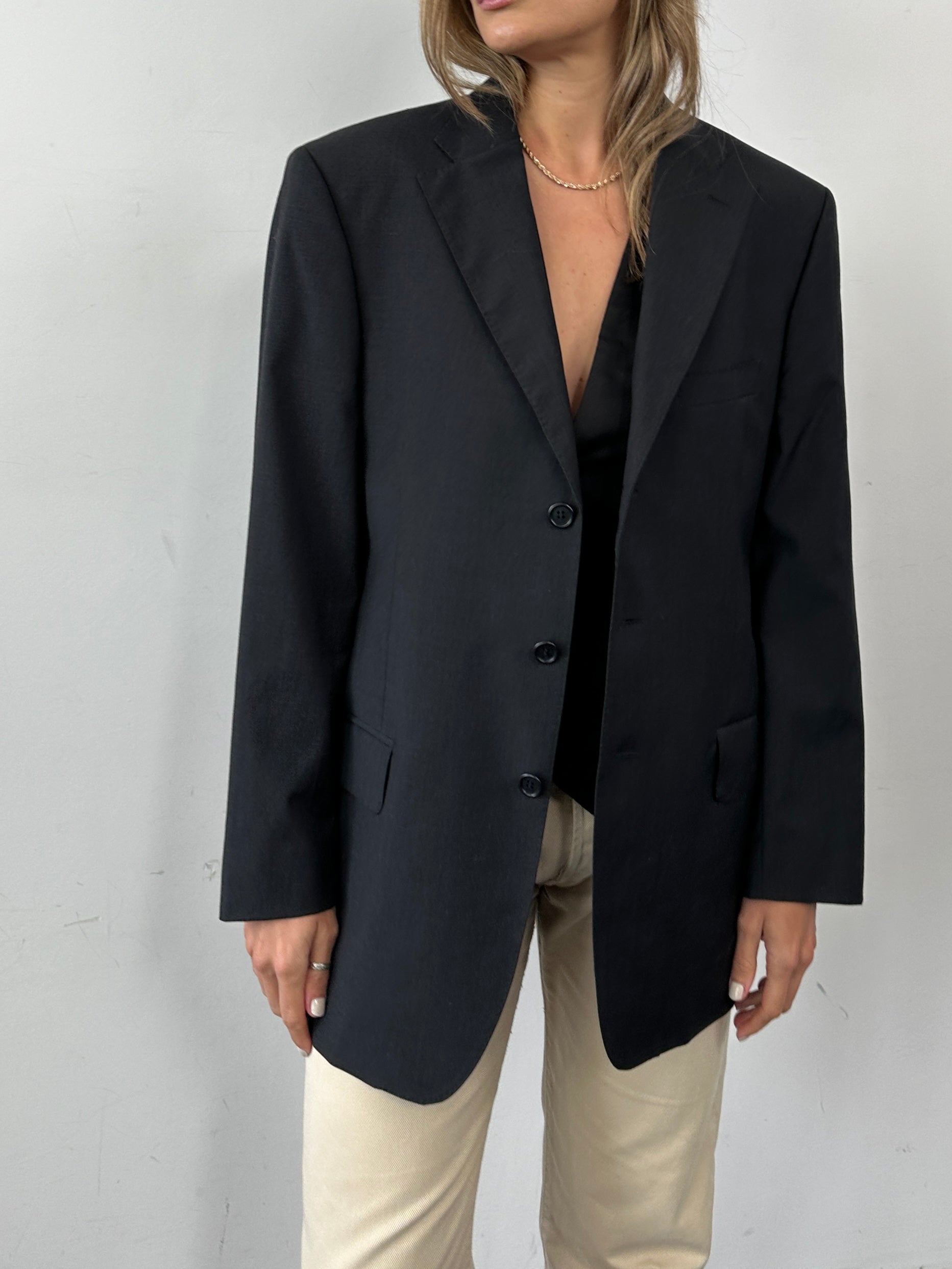 Vintage Italian virgin wool single-breasted blazer in size 44R/XL, shown in classic style with tailored fit and textured wool fabric.