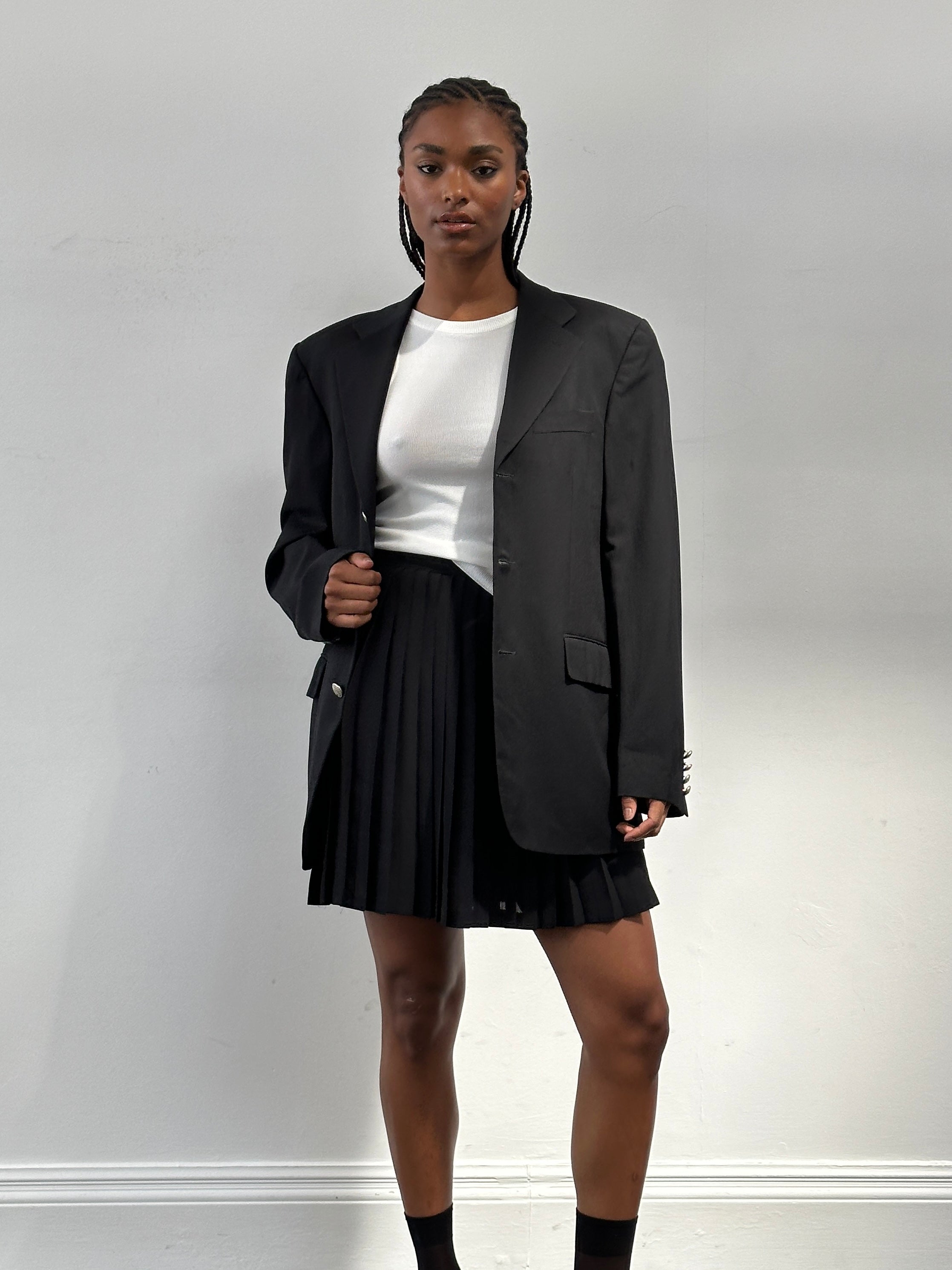 Vintage Italian 1990s pleated A-line mini skirt in W26, showcasing classic retro style and lightweight fabric.