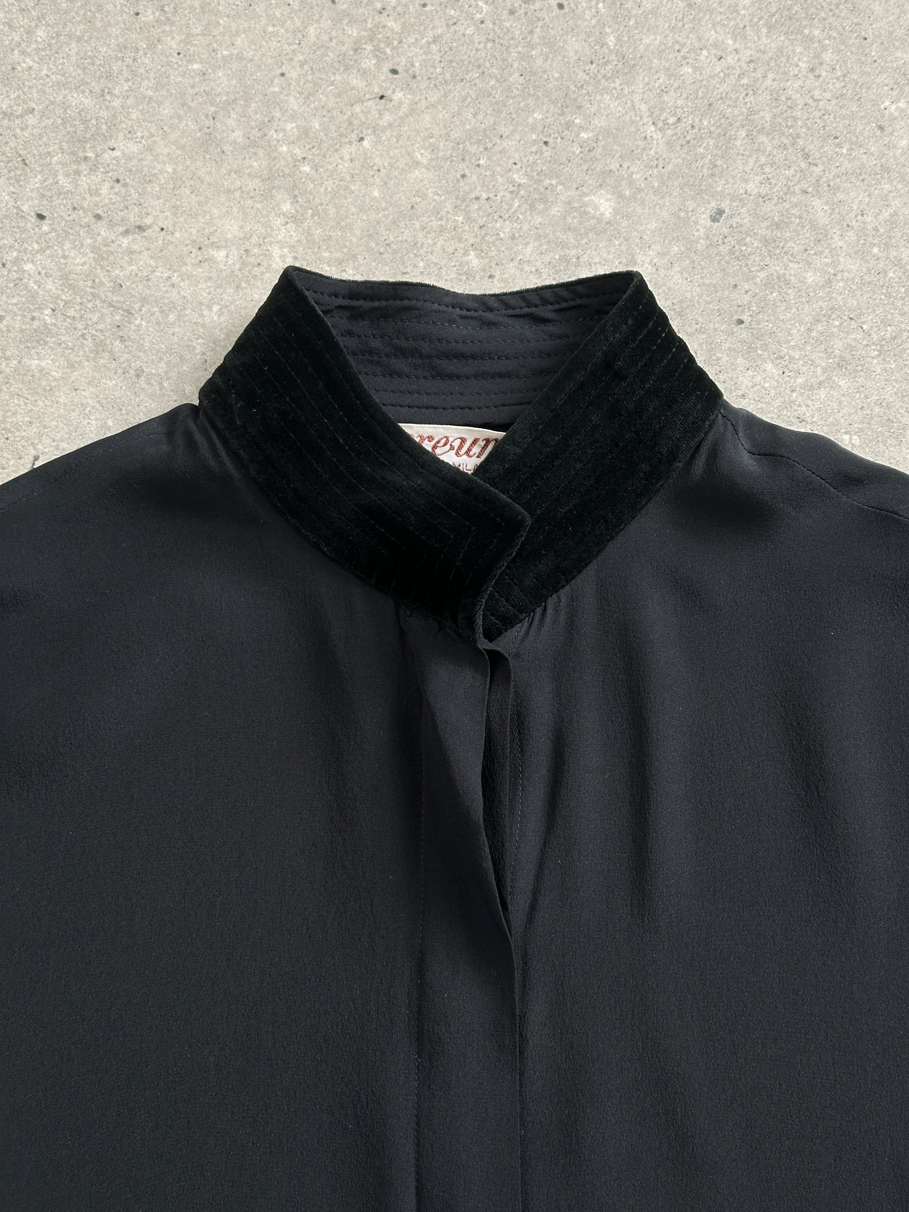 Vintage Italian 1980s pure silk shirt, XS/S, showcasing elegant fabric and classic design in a close-up view.