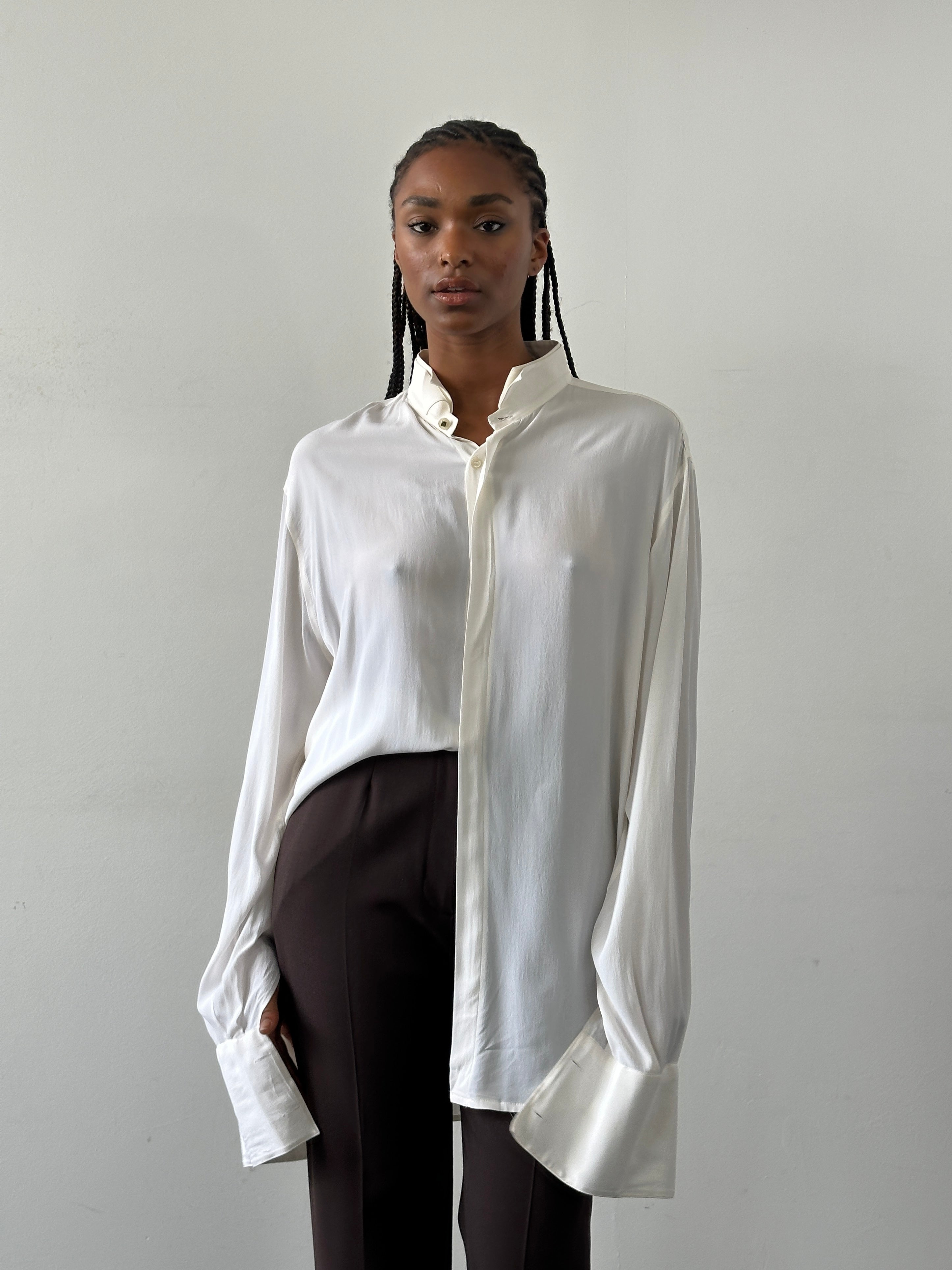Vintage 1980s Italian silk flowy wing collar dress shirt in XL, showcasing elegant fabric and classic design.