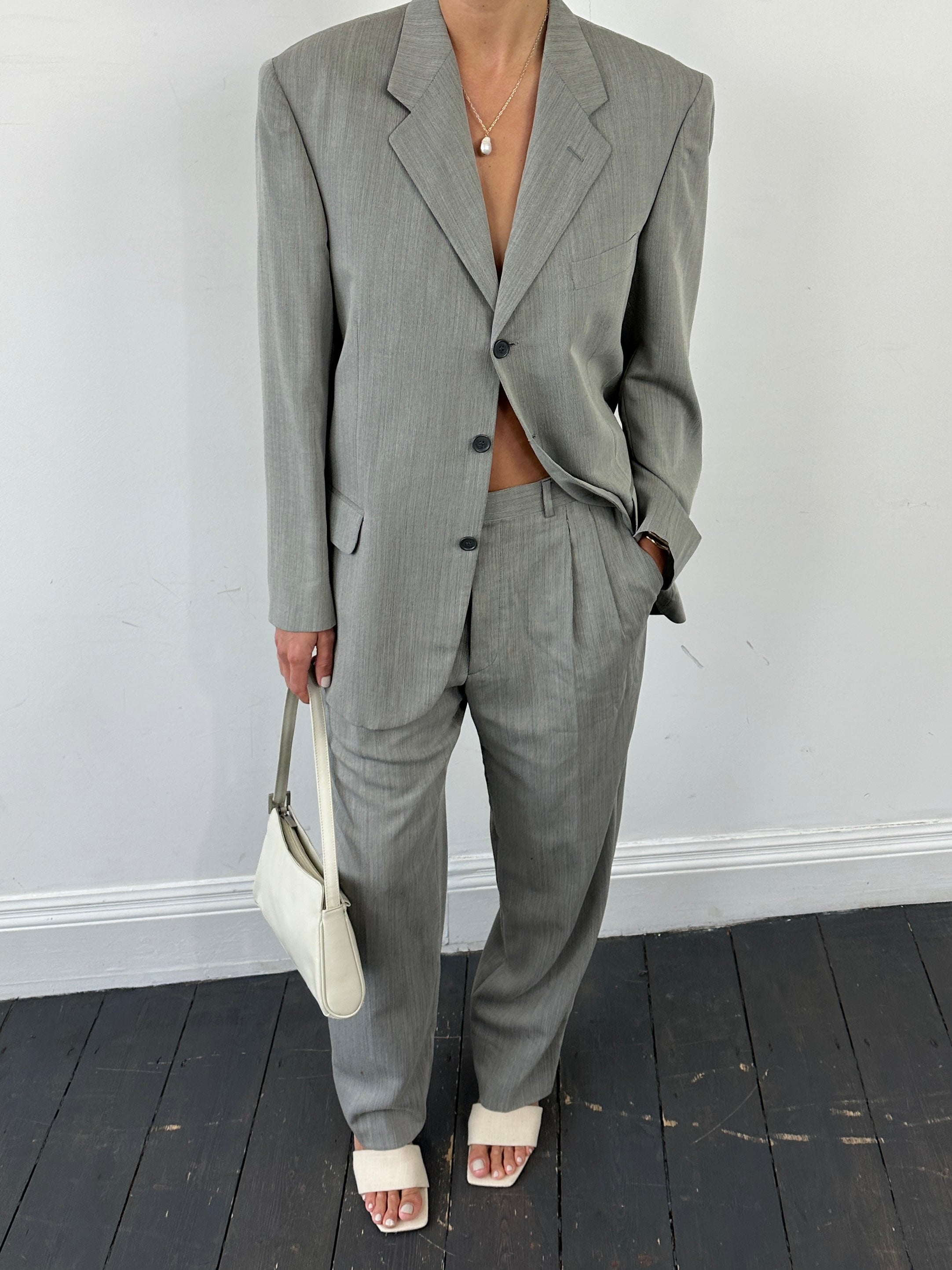 Vintage Italian vintage wool jumpsuit, single-breasted suit in size 40R/W32, featuring classic tailoring and elegant fabric.
