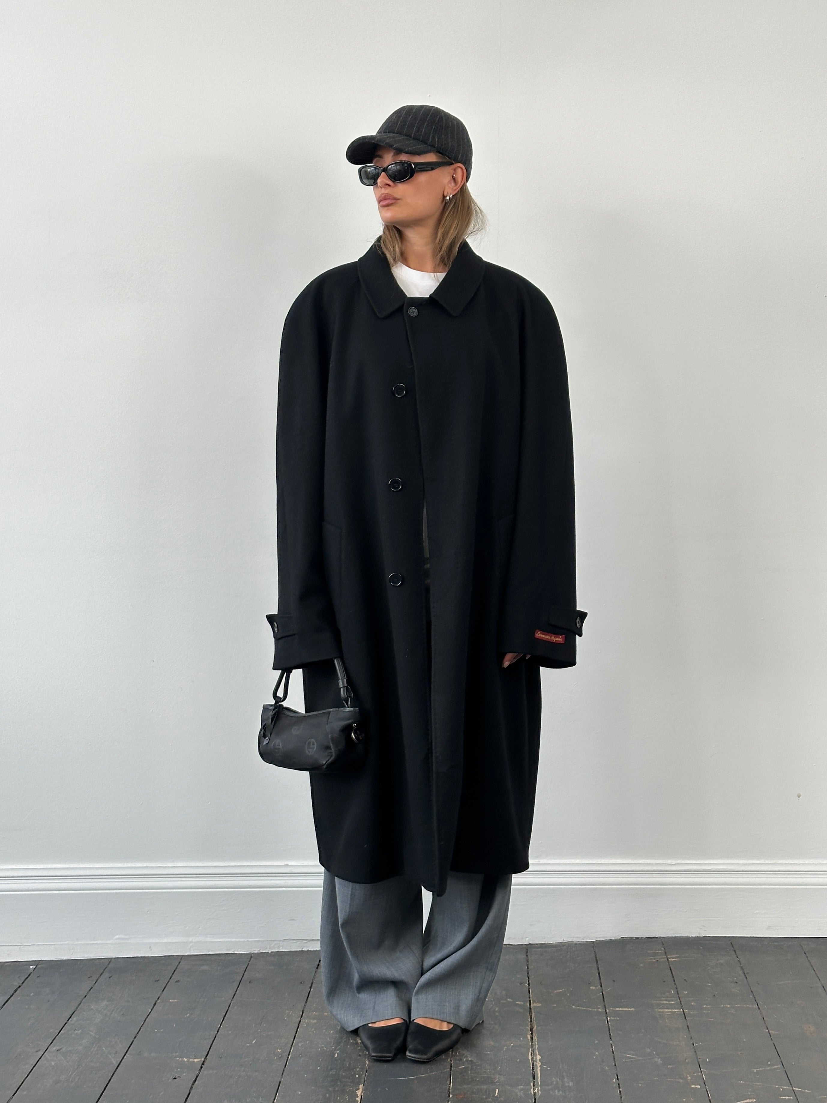 Vintage Italian 1990s wool and cashmere coat with concealed placket, in XXL size, featuring classic vintage style and tailored details.