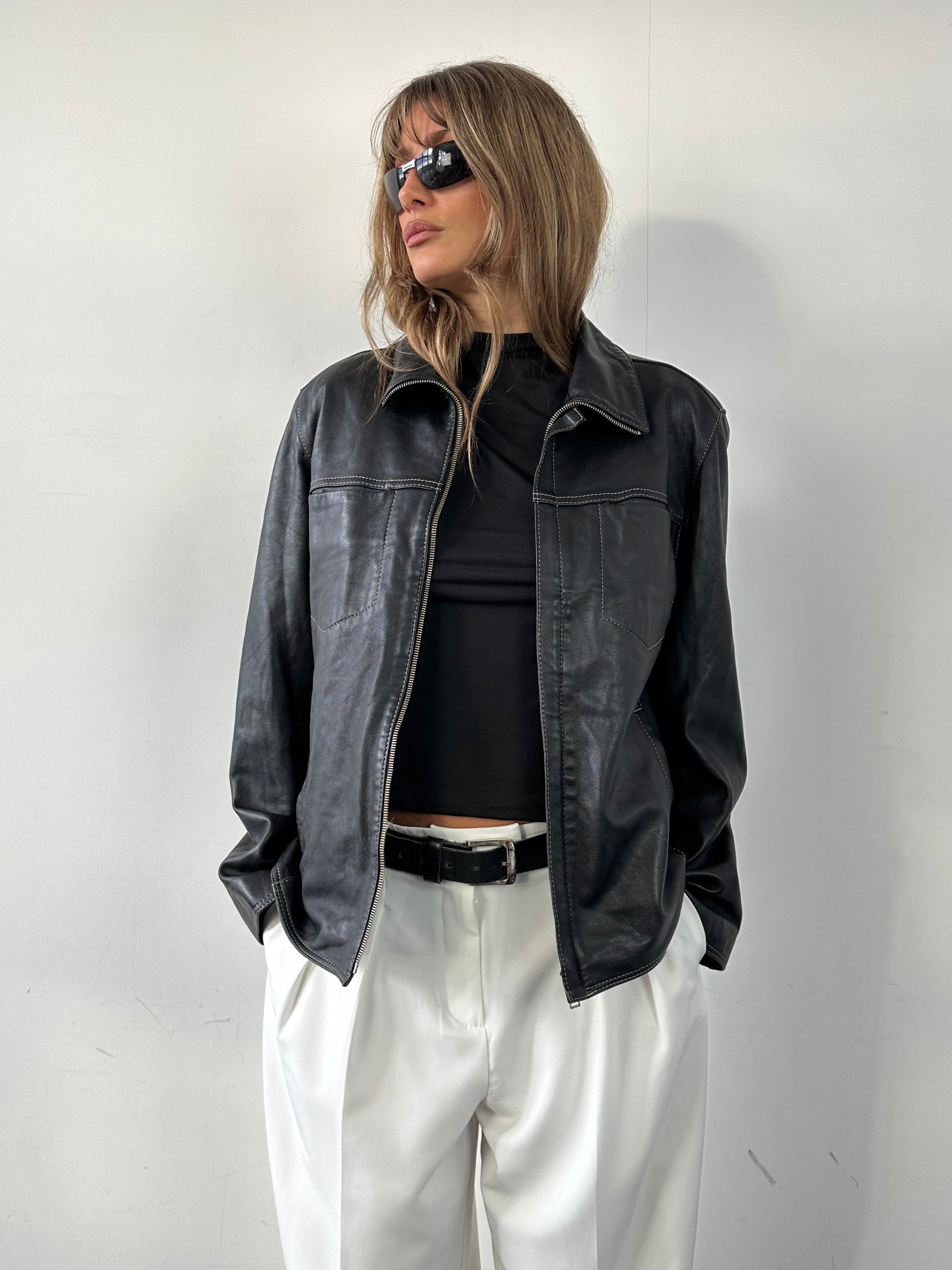 Vintage contrast stitch leather jacket in medium size, featuring classic design and detailed stitching on high-quality leather.