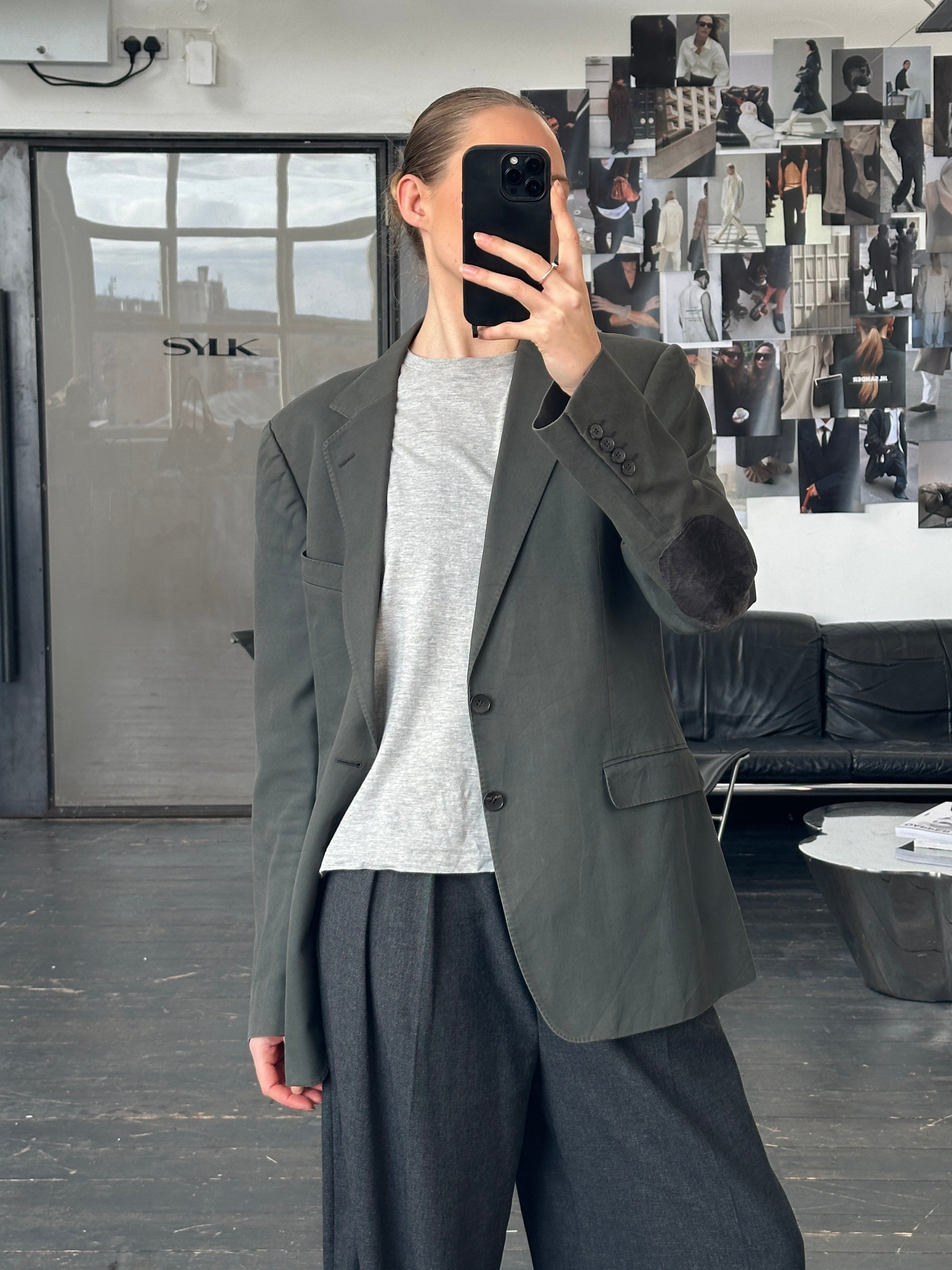 Gucci 2000s single-breasted pure cotton blazer in size 42R/L, featuring classic tailored design and neutral color.