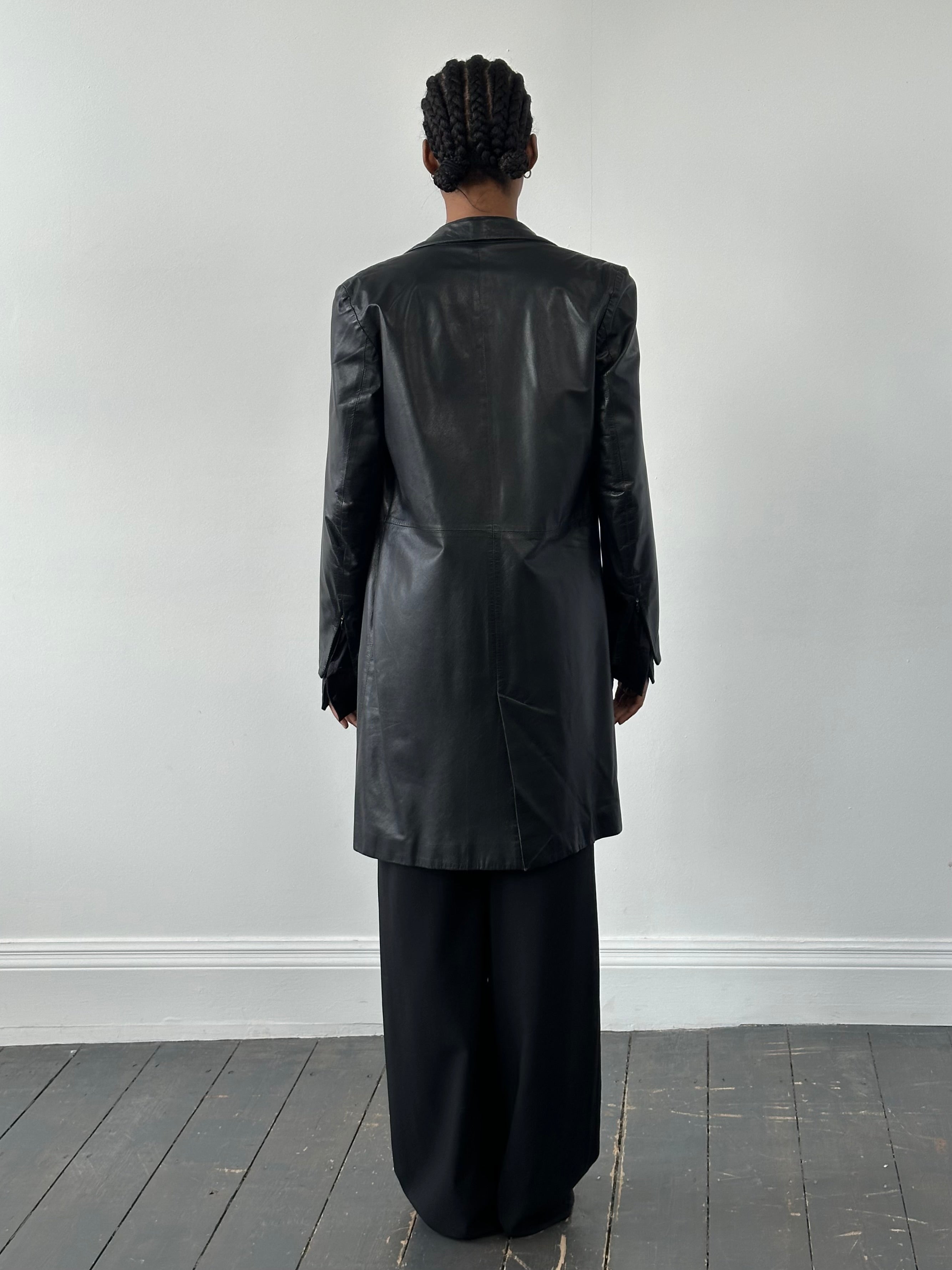 Versace Versus 1990s leather trench coat, S/M, stylish black leather jacket with classic design, detailed stitching and sleek silhouette.