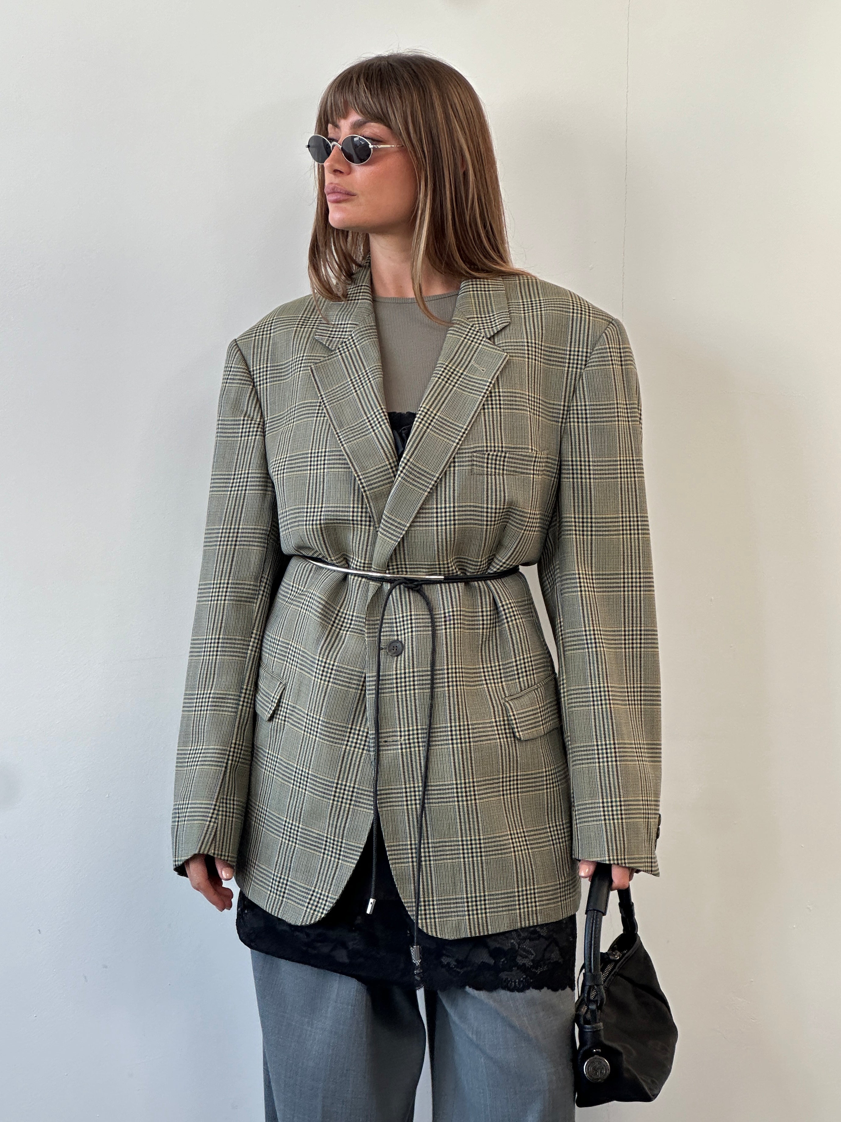 Burberry 1980s pure wool check blazer, single-breasted, in size 48R/XXL, featuring classic British plaid pattern and tailored fit.