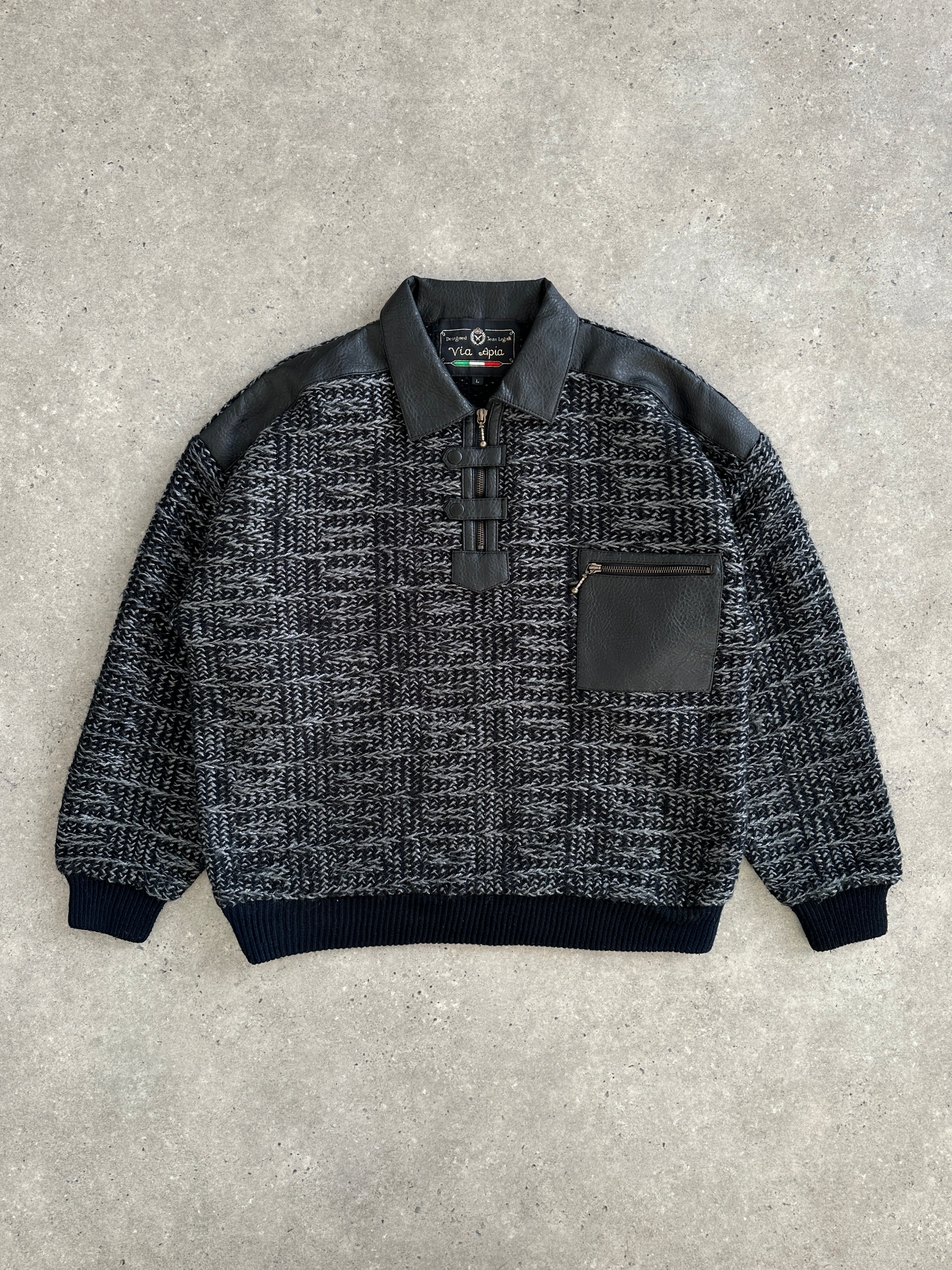 Vintage 1990s textured knitted polo jumper in size L/XL, featuring classic design and cozy knit fabric.