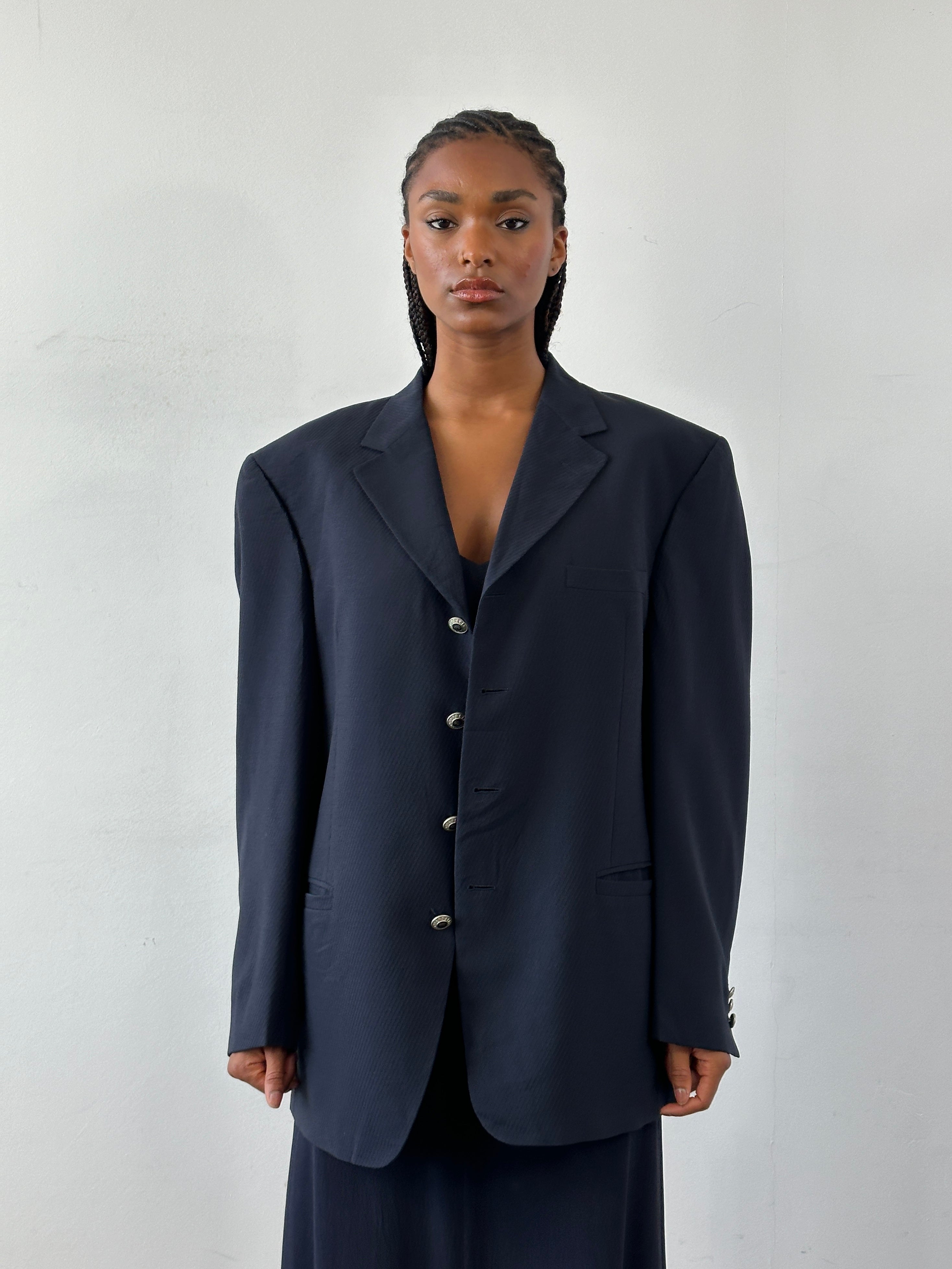 Versace Classic V2 1990s bespoke single-breasted blazer in size 42R/XL, tailored fit with button details and high-quality fabric.