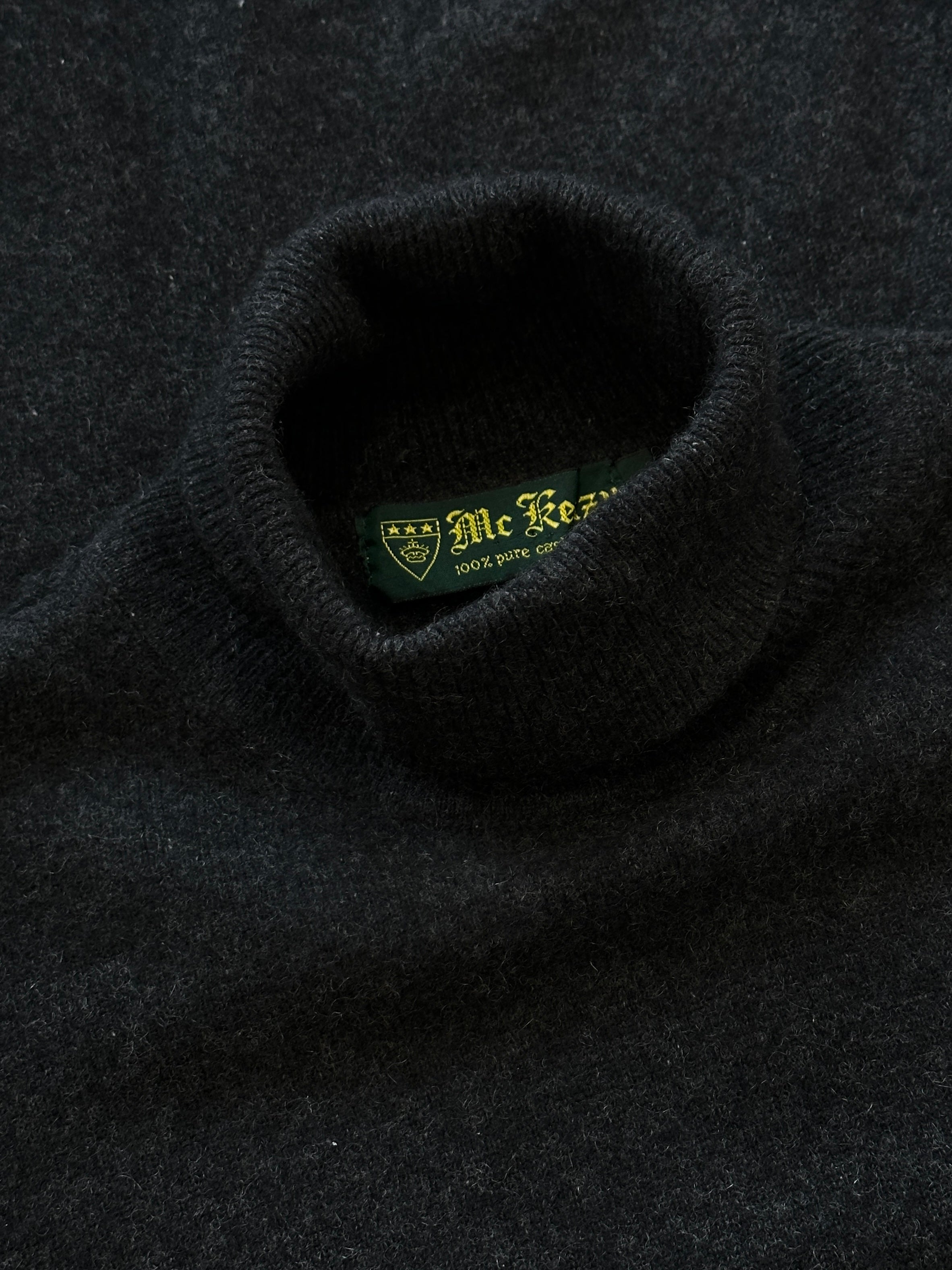 Vintage Italian pure cashmere roll neck jumper in size L, soft knitted sweater with a classic style and cozy fit.