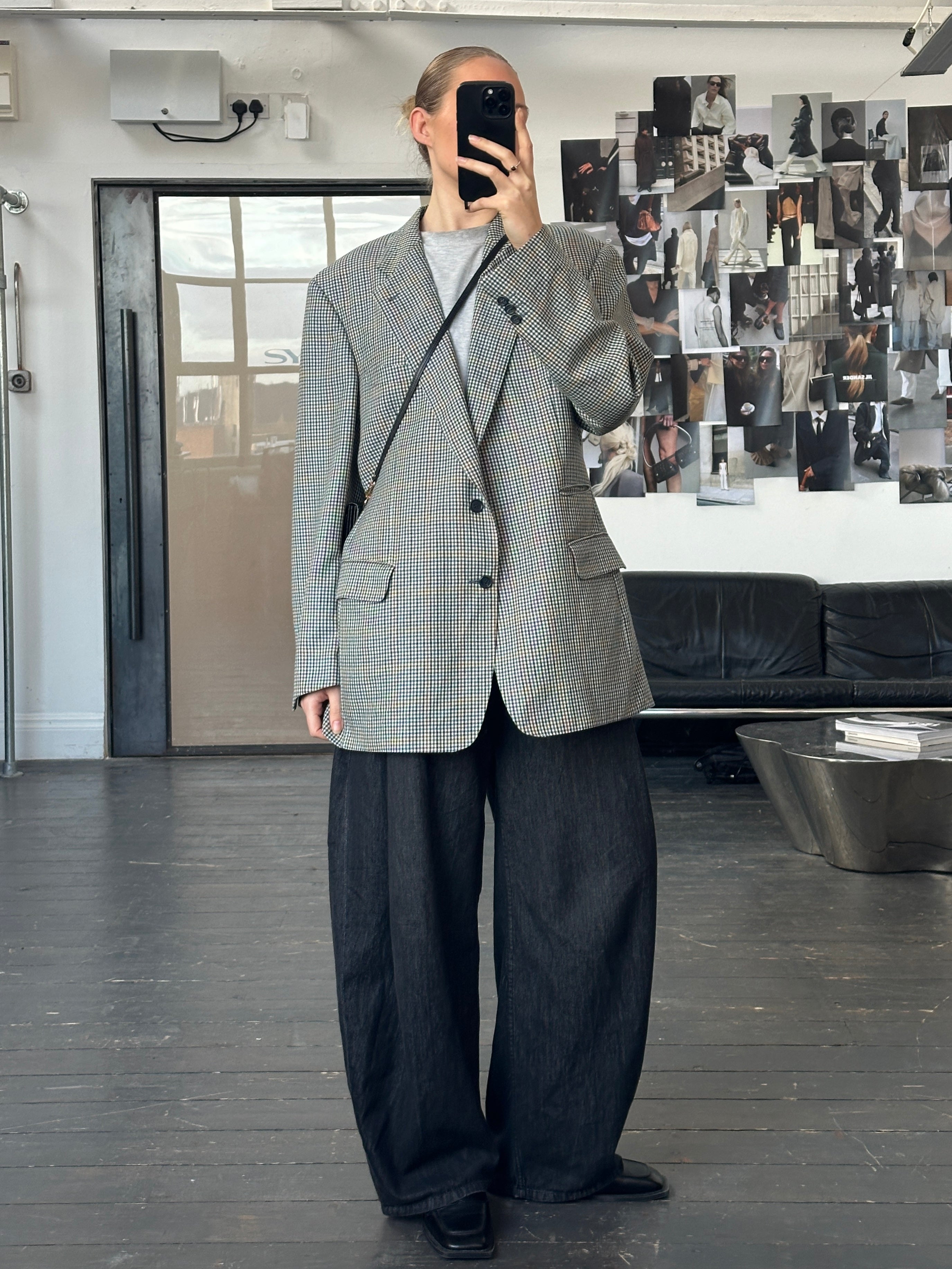 Burberry 1990s check pure wool single-breasted blazer in size 44R/XL, featuring classic plaid pattern and tailored fit.