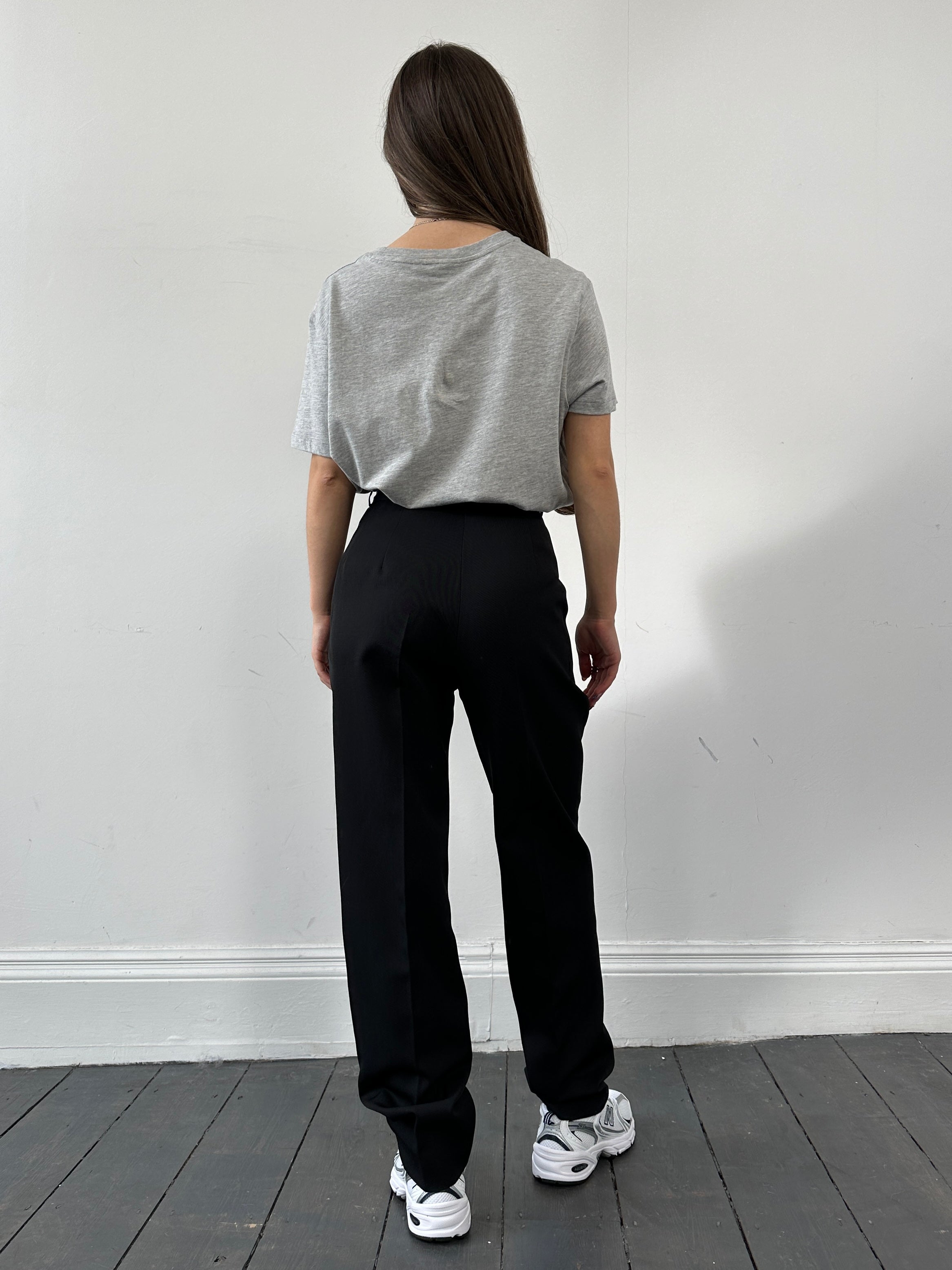 Luisa Spagnoli wool tapered leg tailored trousers in W26, featuring a classic fit and refined tailoring for professional style.