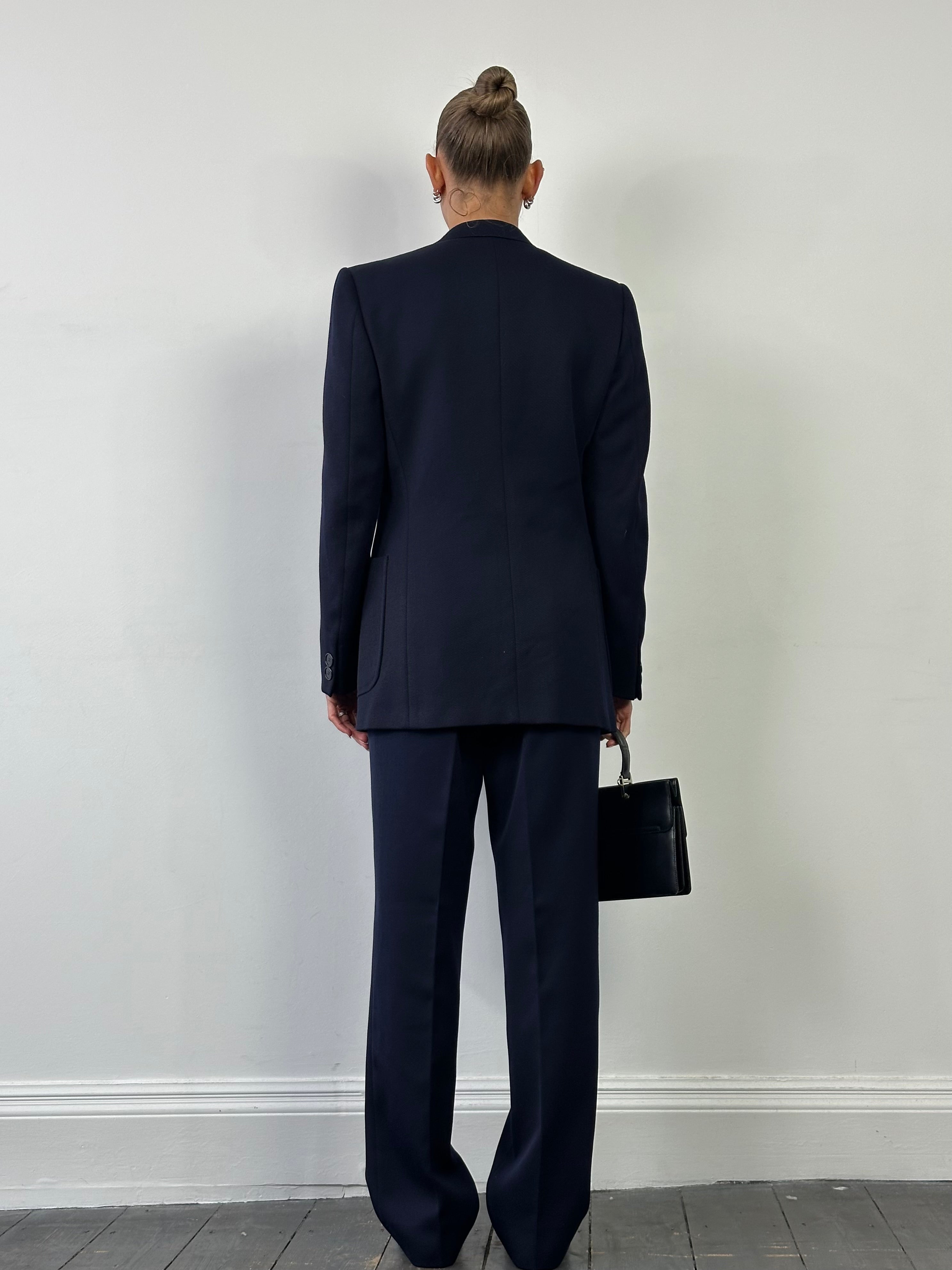 Vintage Italian vintage pure wool tailored trousers in size W32, featuring a classic fit and refined tailoring.
