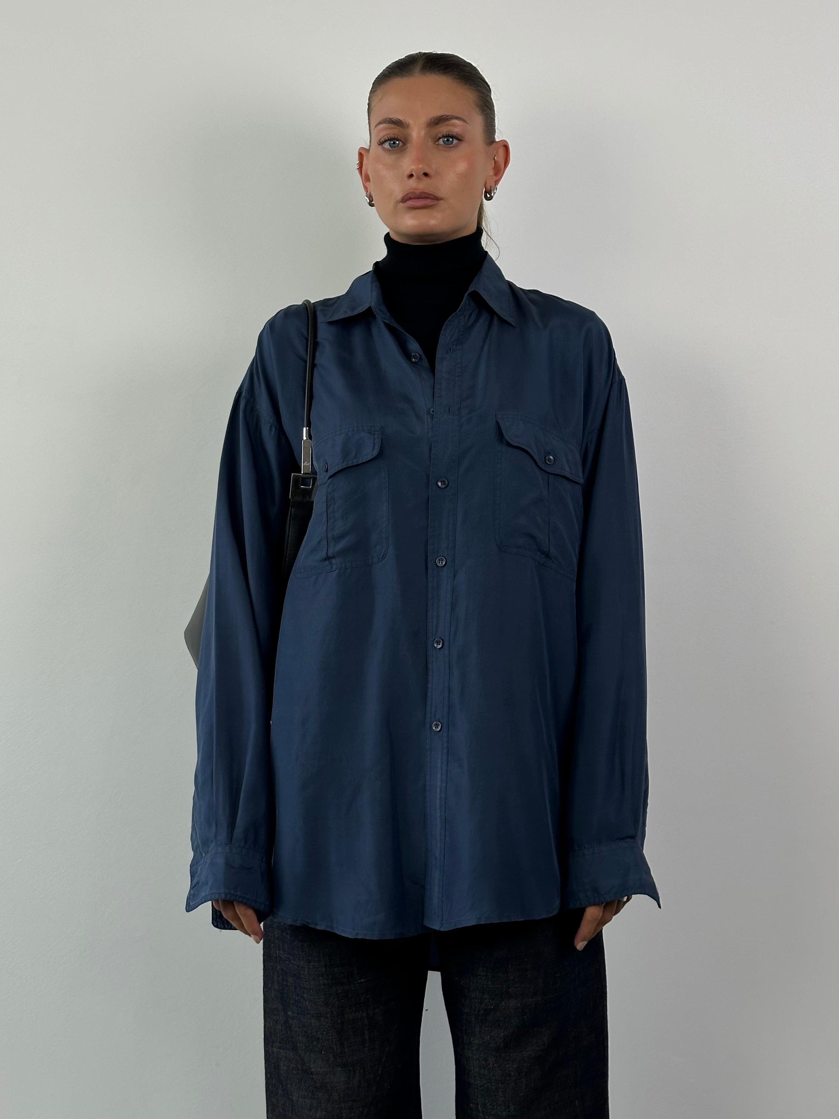 Vintage relaxed pure silk shirt in XXL, featuring a soft drape and classic collar, displayed on a neutral background.