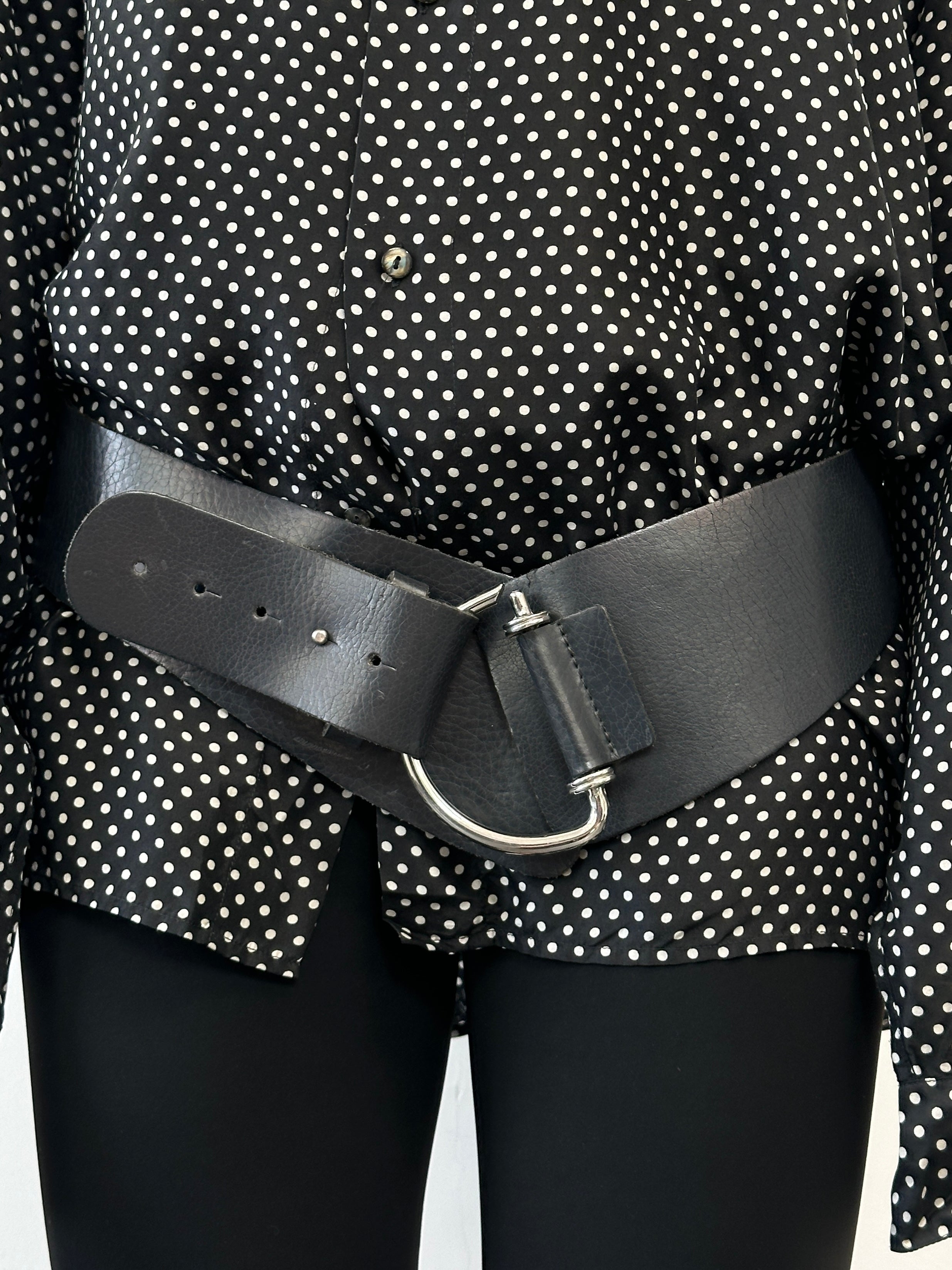 Vintage chrome D-ring leather hip belt with chunky design, adjustable W36-W38, featuring a stylish vintage-inspired look.