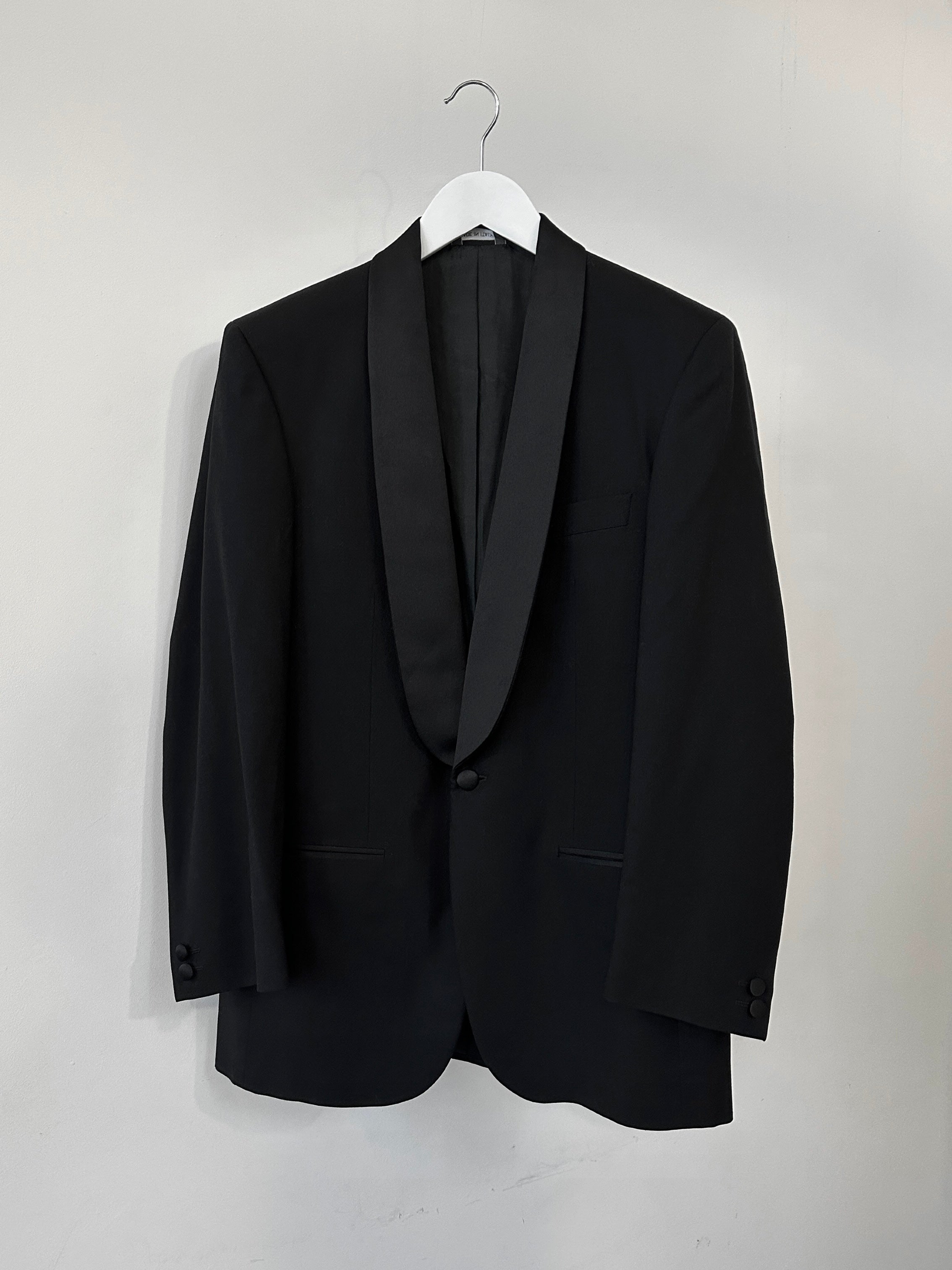 Cerruti pure wool single-breasted tuxedo blazer in classic black, tailored fit with notch lapels and button closure.