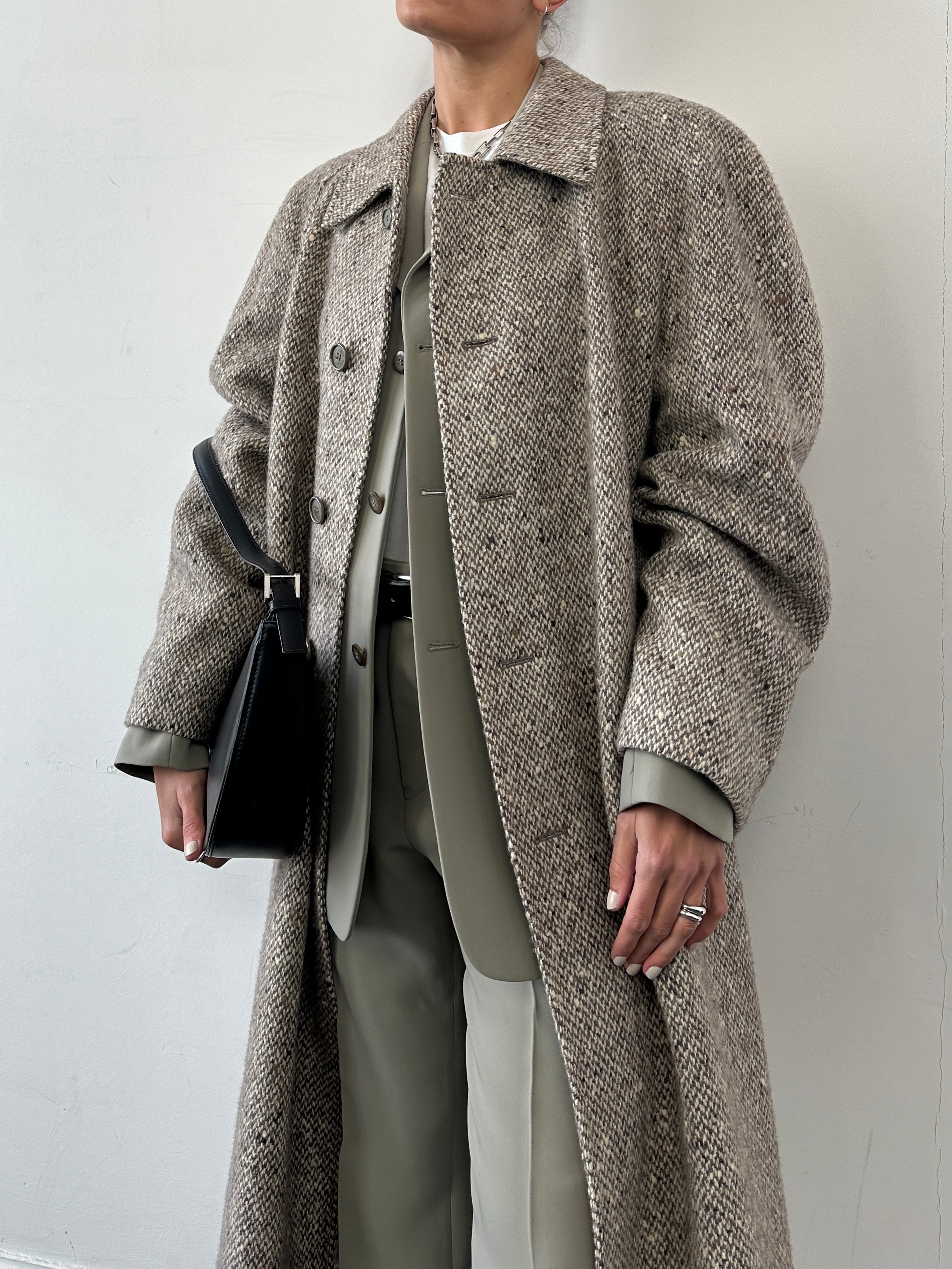 Vintage Italian vintage pure virgin wool single-breasted belted coat in size XL, showcasing classic style and high-quality fabric.