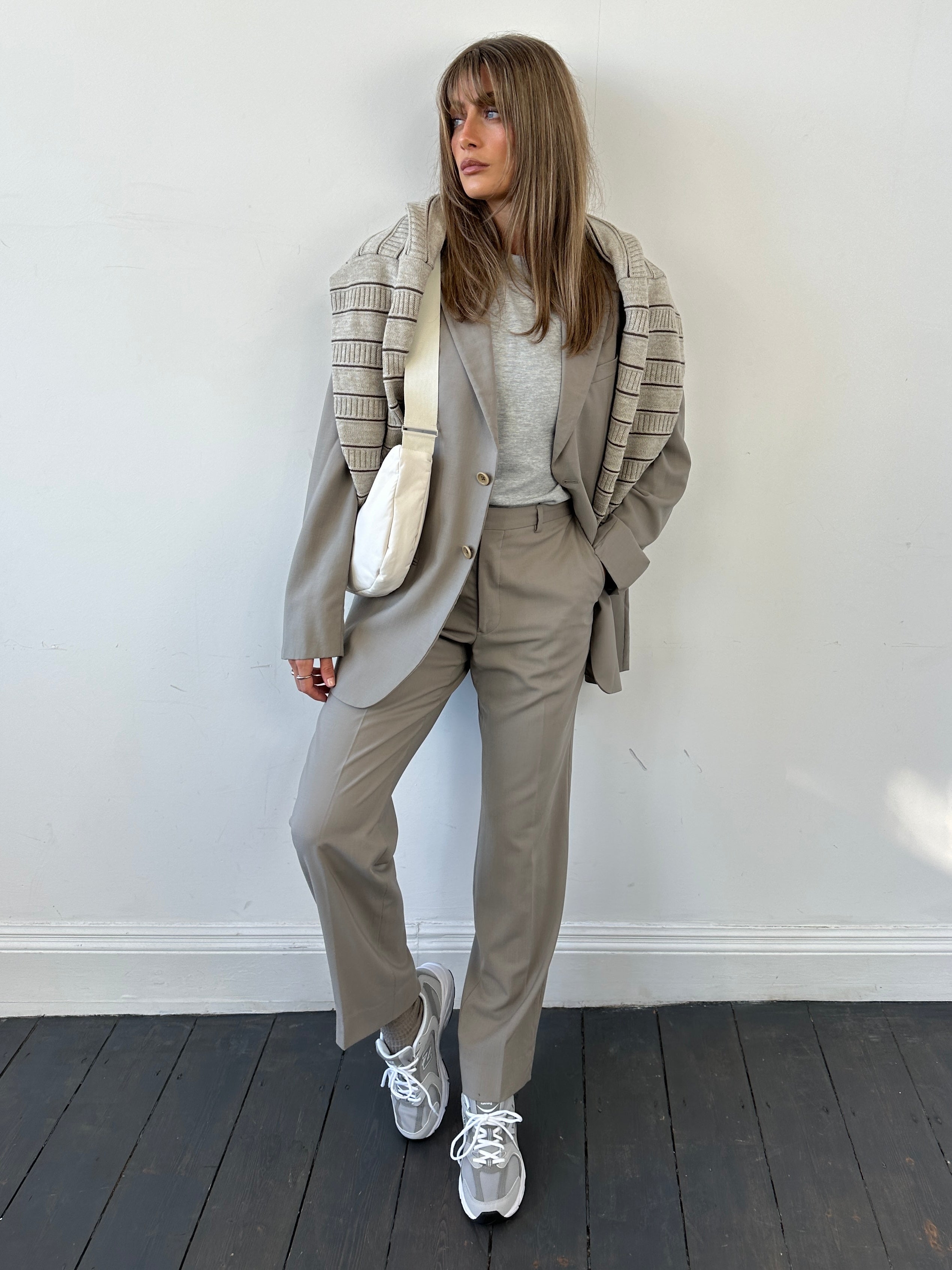 Armani Pure Wool Relaxed Suit - 40R/W32 - SYLK