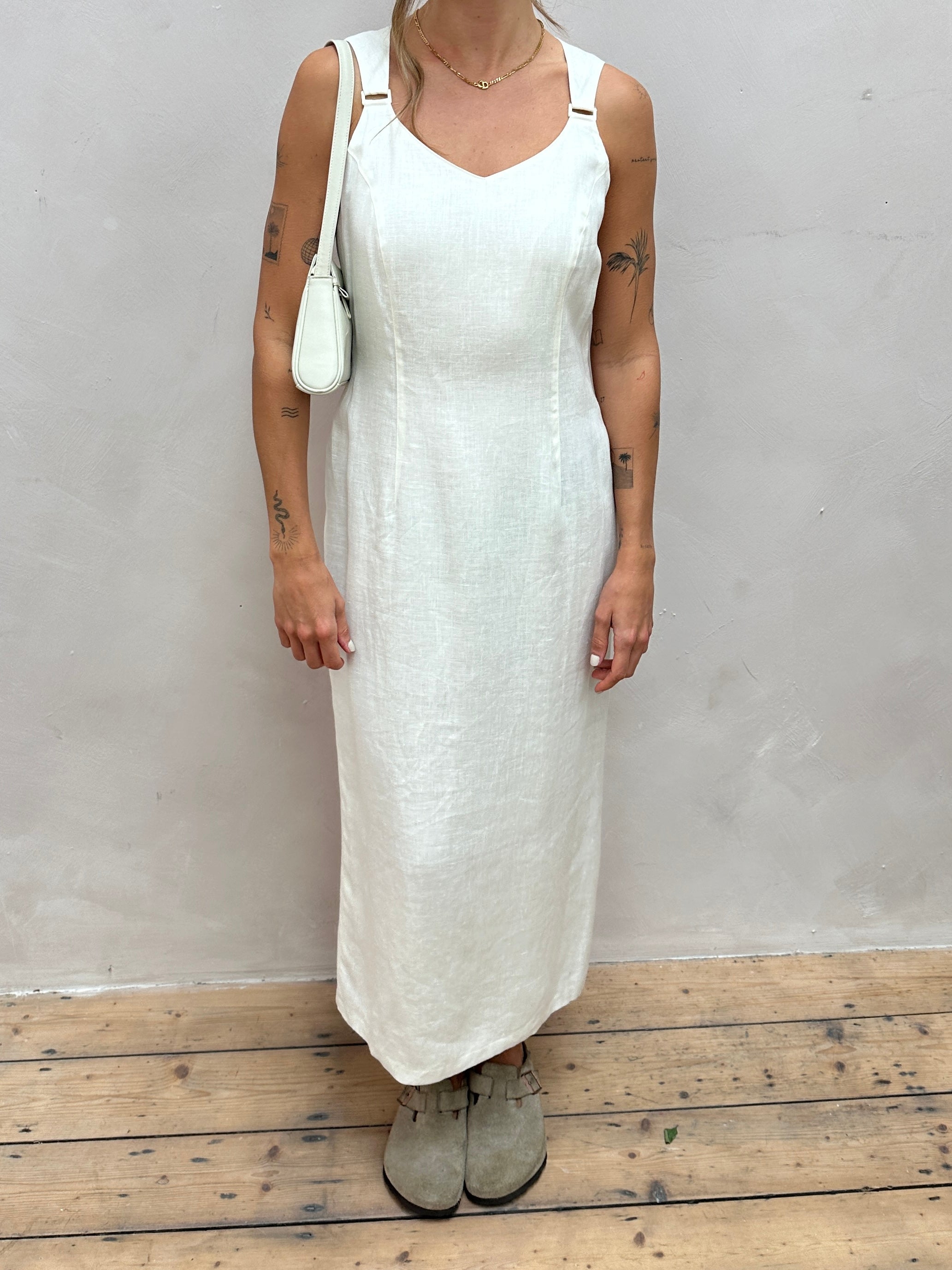 Vintage pure linen fitted floor-length maxi dress in size M, featuring a classic, elegant design and soft natural fabric.