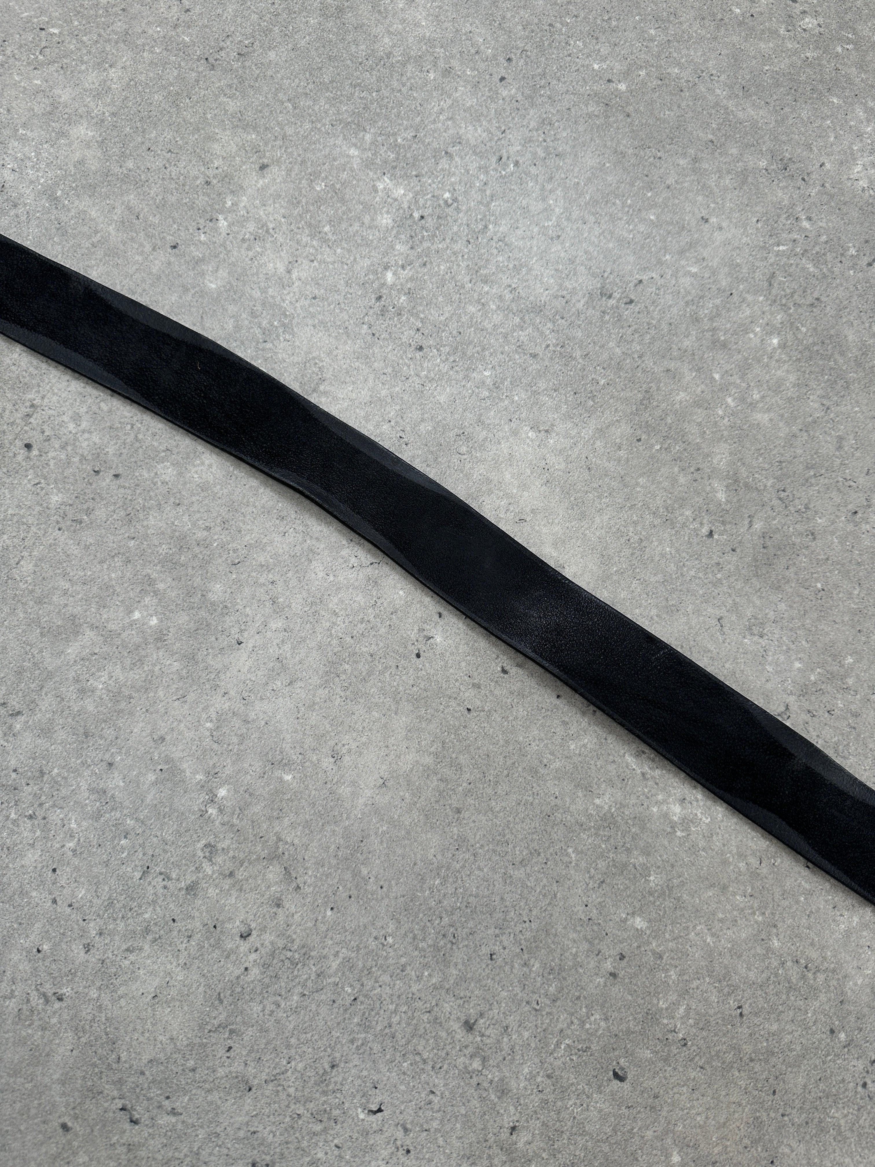 Replay 2000s leather belt with adjustable 35-40 inch length, featuring classic design and durable leather material.