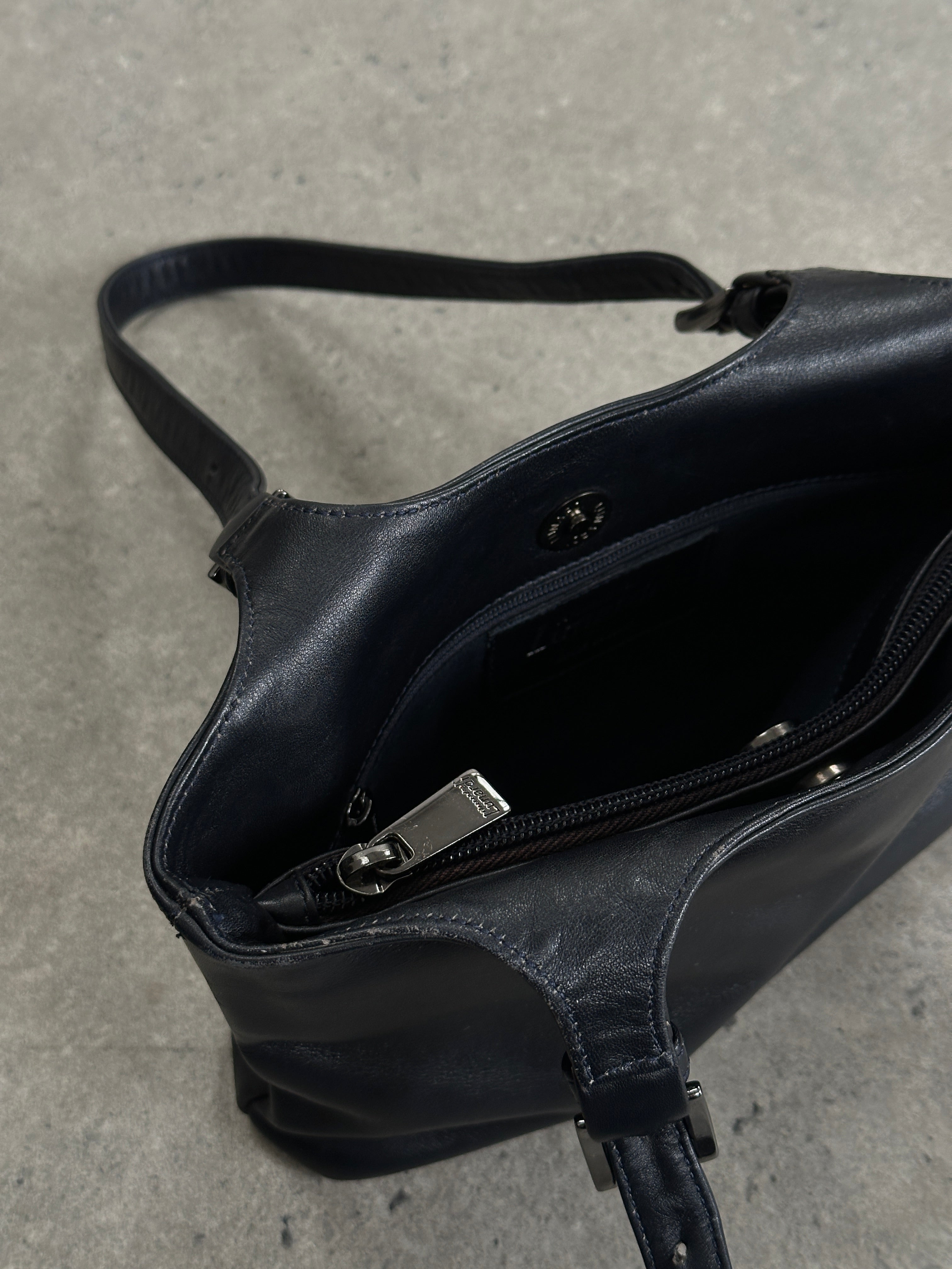 Italian vintage leather buckle shoulder bag with classic design and adjustable strap, featuring a rustic buckle closure.