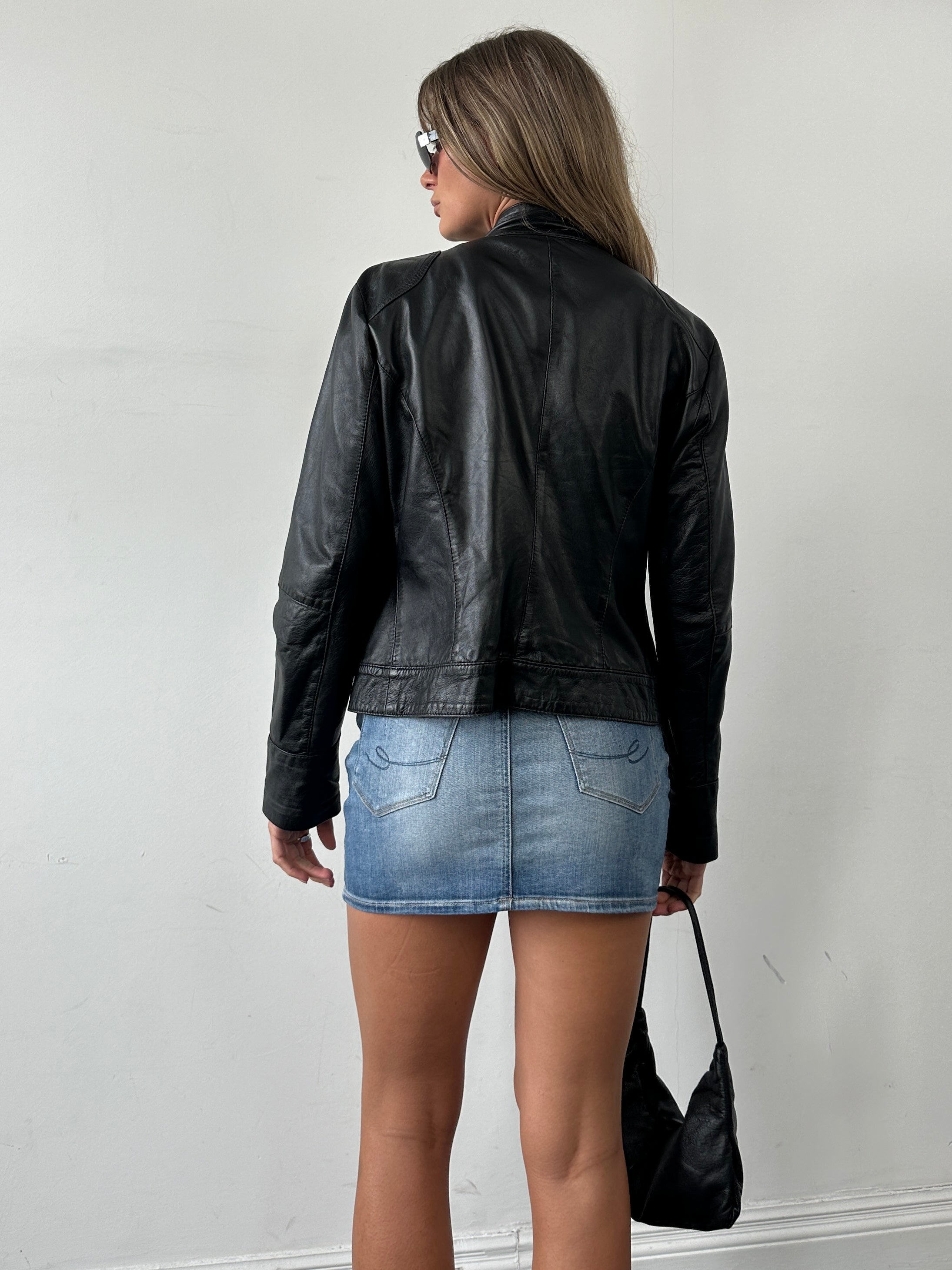 Vintage Italian double zip fitted leather biker jacket, stylish design with silver zippers, in size S/M, crafted from premium leather.