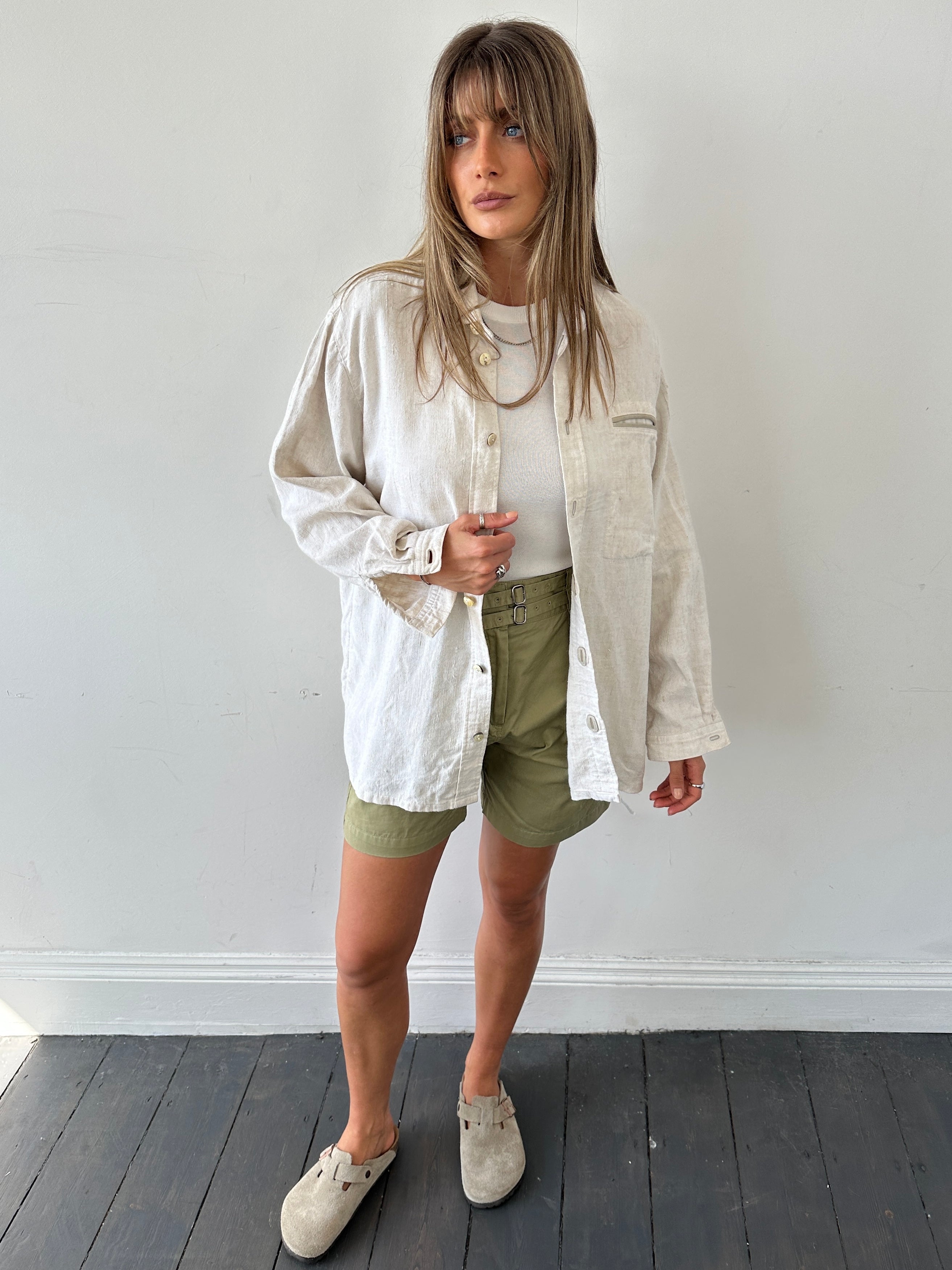Vintage oversized linen shacket in size L, featuring a relaxed fit, neutral tones, and classic shirt design.