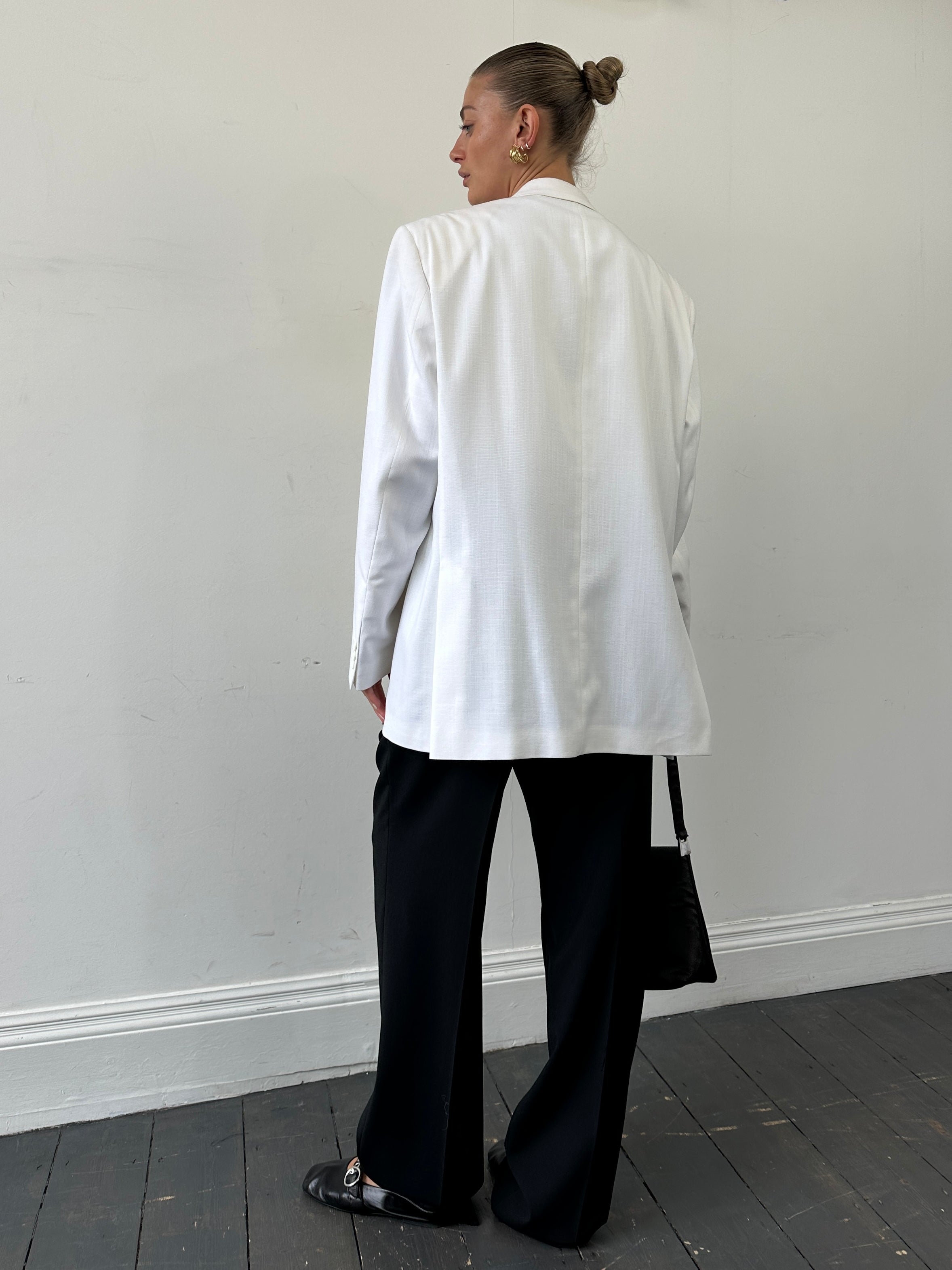 Vintage modal single-breasted blazer in size 46R/XXL, displayed on a hanger with classic tailored details and a neutral background.