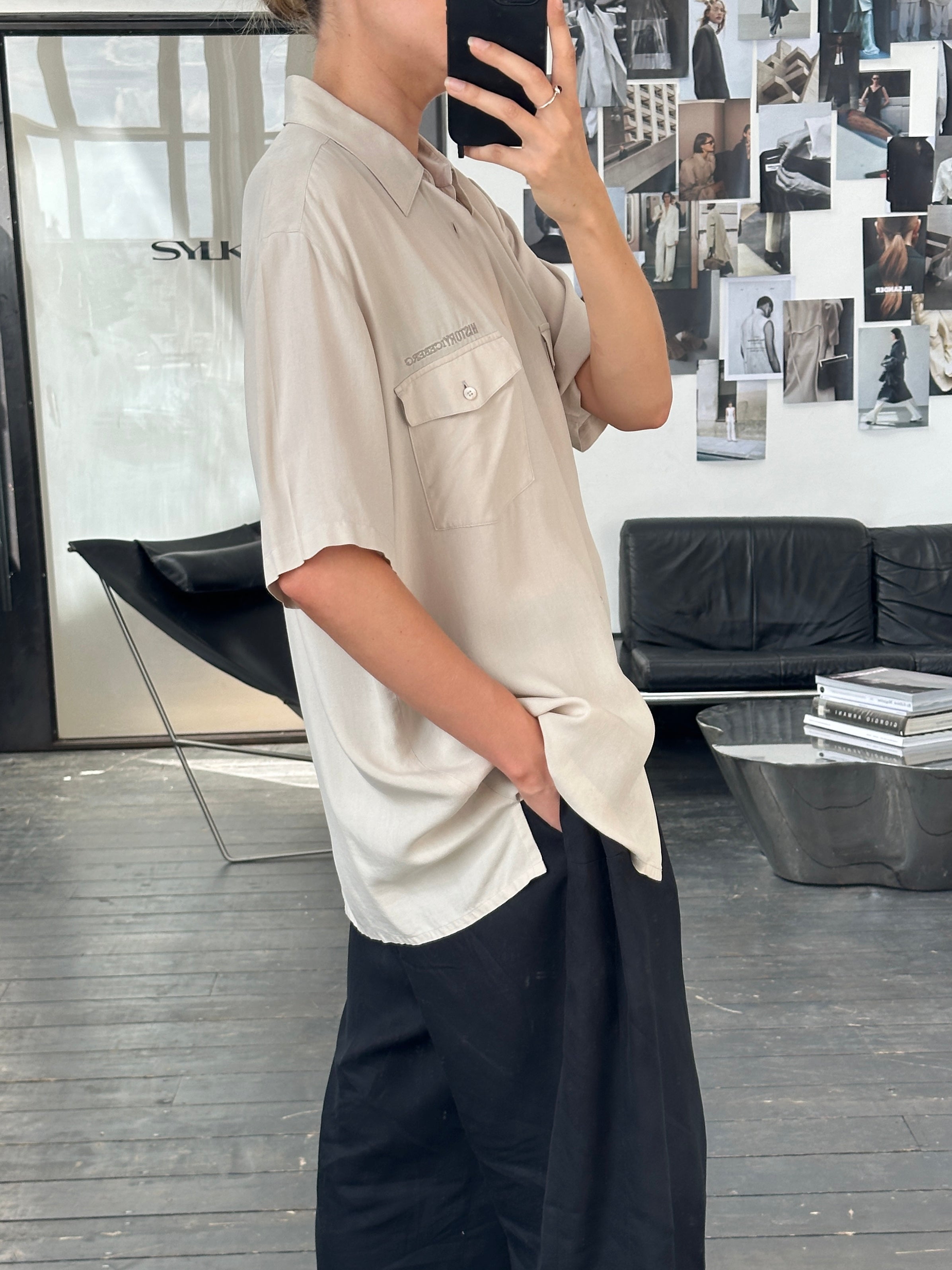 Iceberg 90s pure silk short sleeve shirt in XL, featuring a sleek design and smooth silk fabric.