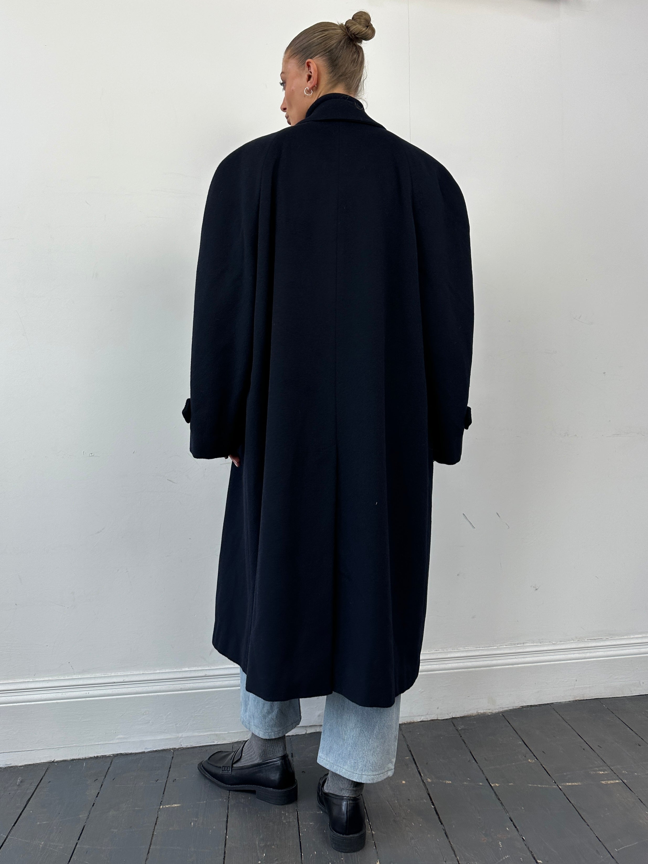 Vintage wool cashmere coat with concealed placket, single-breasted design in XL/XXL size, showcasing classic style and textured fabric.