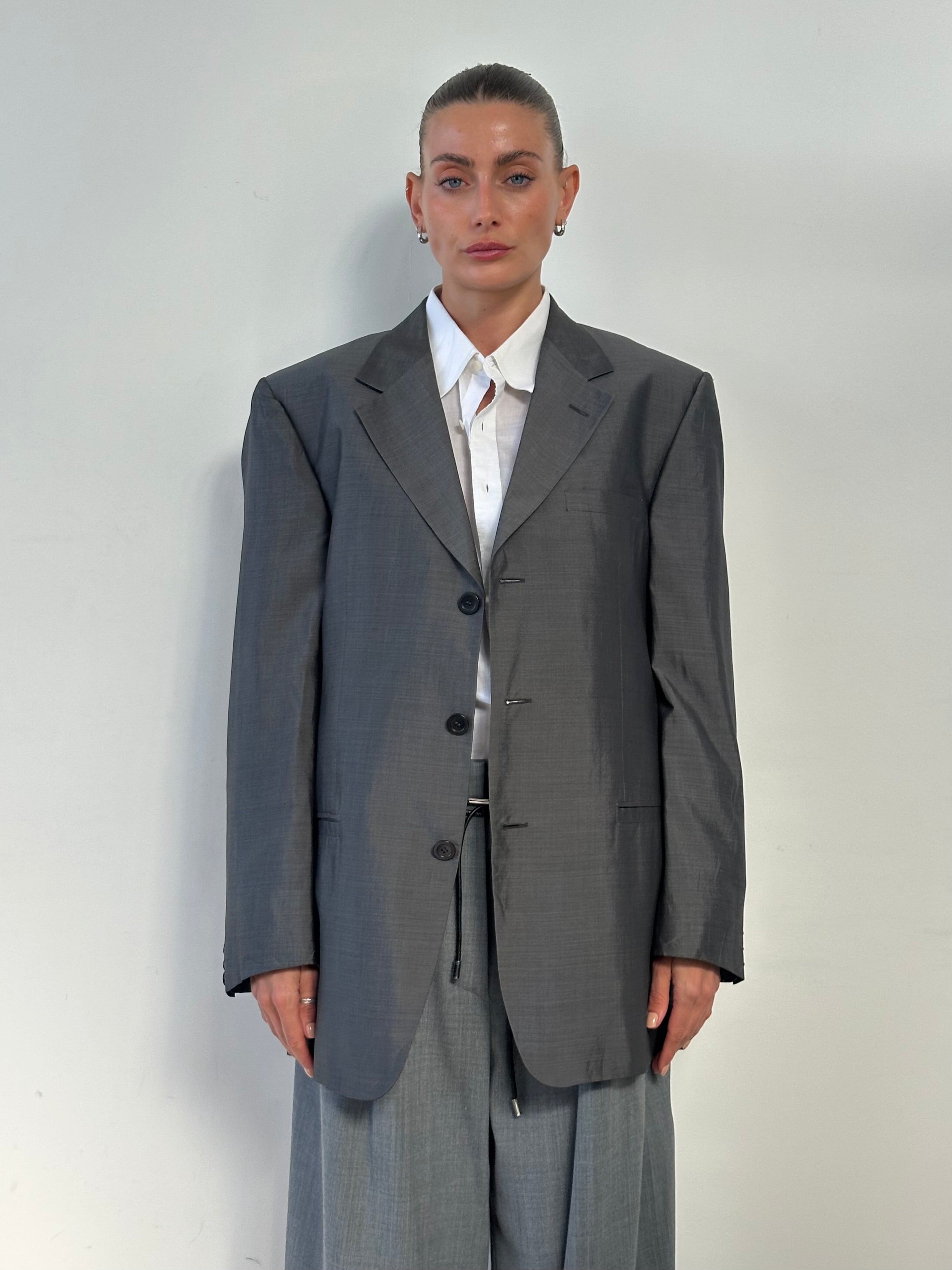 Versace Classic V2 90s pure silk single-breasted blazer in size 42R/XL, tailored fit with sleek lapels and elegant design.