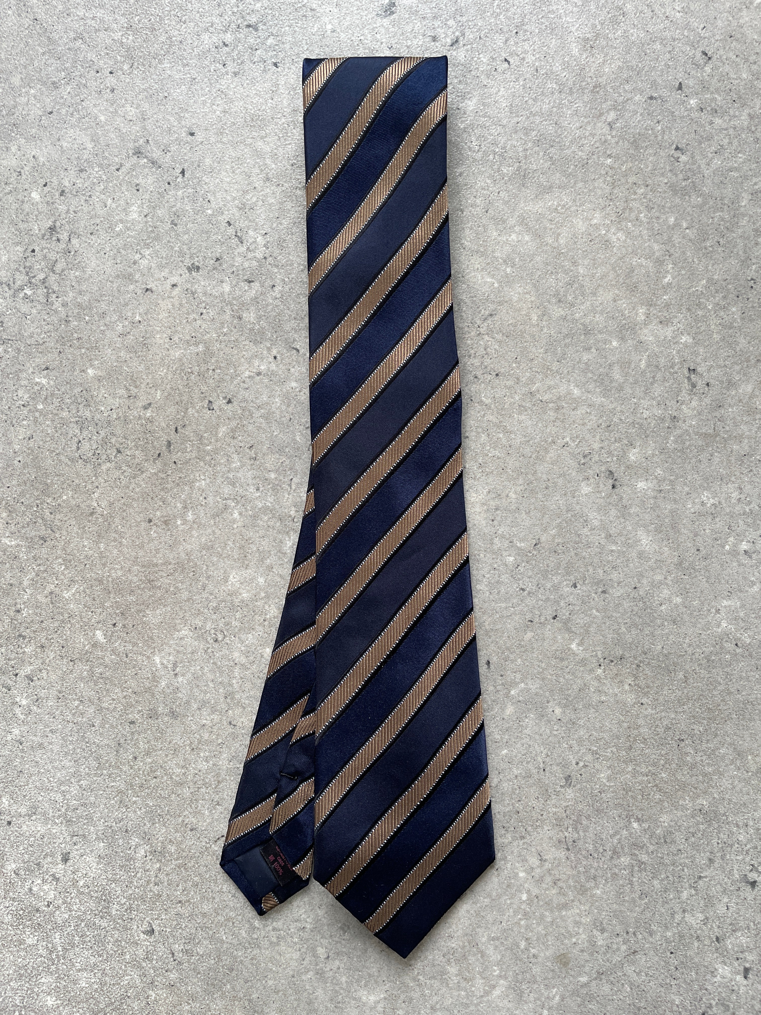 Vintage 1990s pure silk diagonal striped tie with classic design, showcasing elegant craftsmanship and rich color tones.