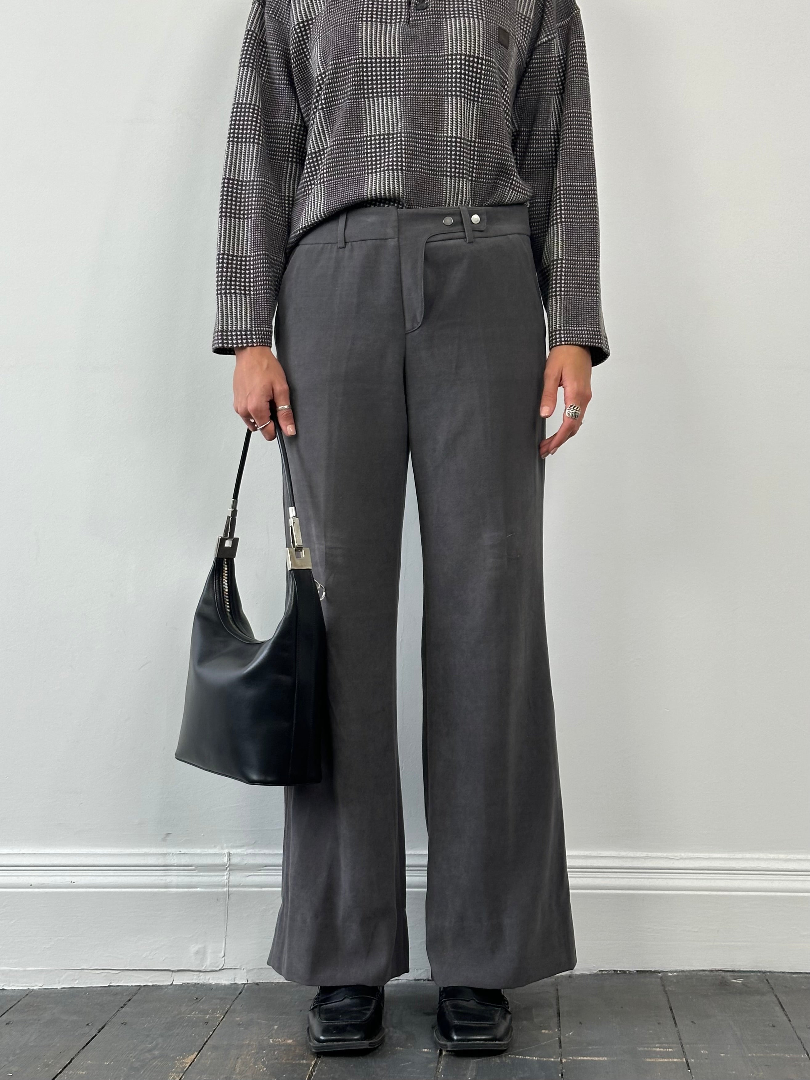 Emporio Armani wide leg, low rise trousers in black fabric, featuring a relaxed fit and tailored design.