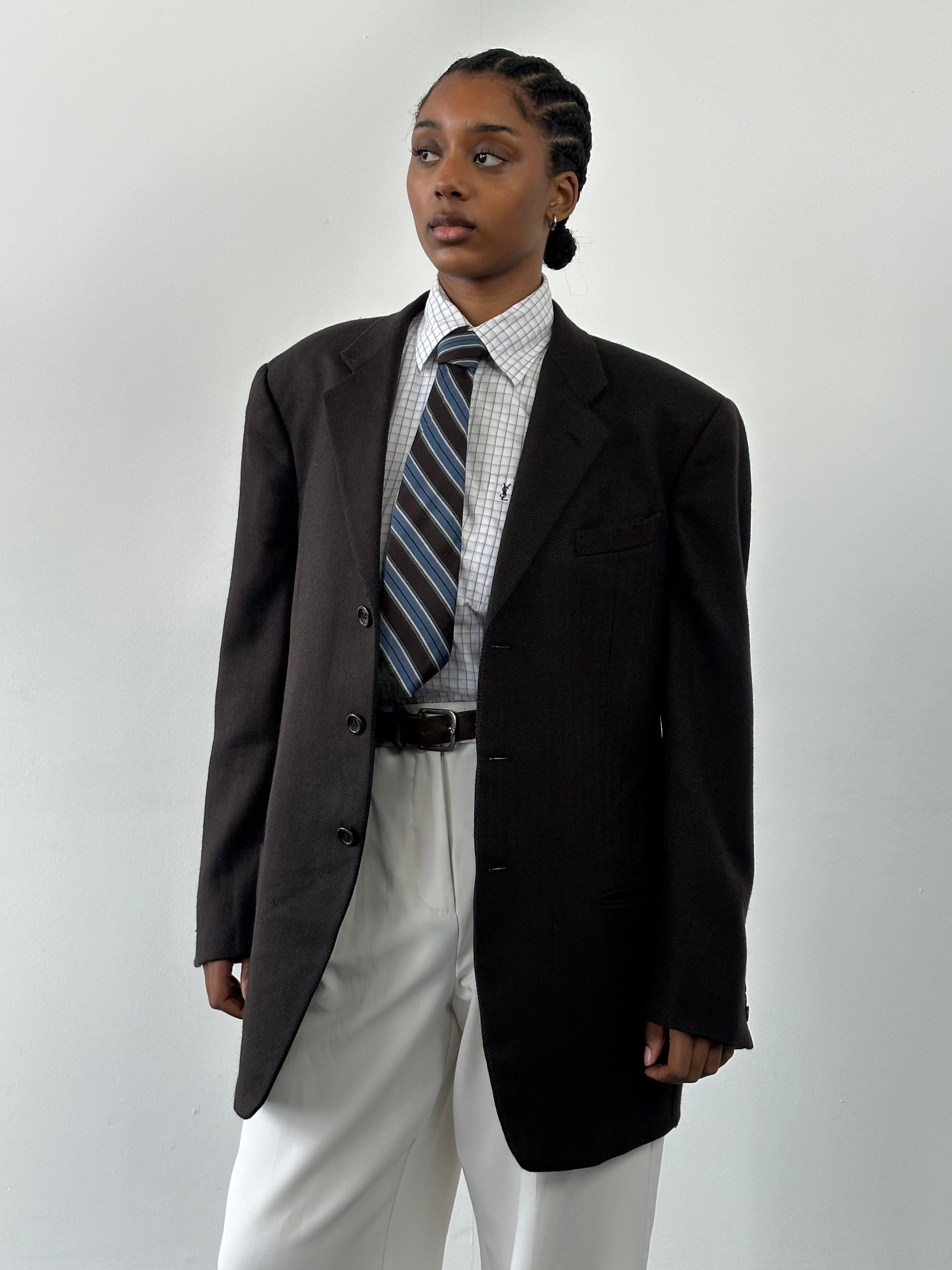 Armani Collezioni 1990s men's pure wool single-breasted blazer in size L/XL, tailored fit with classic lapel and button closure.