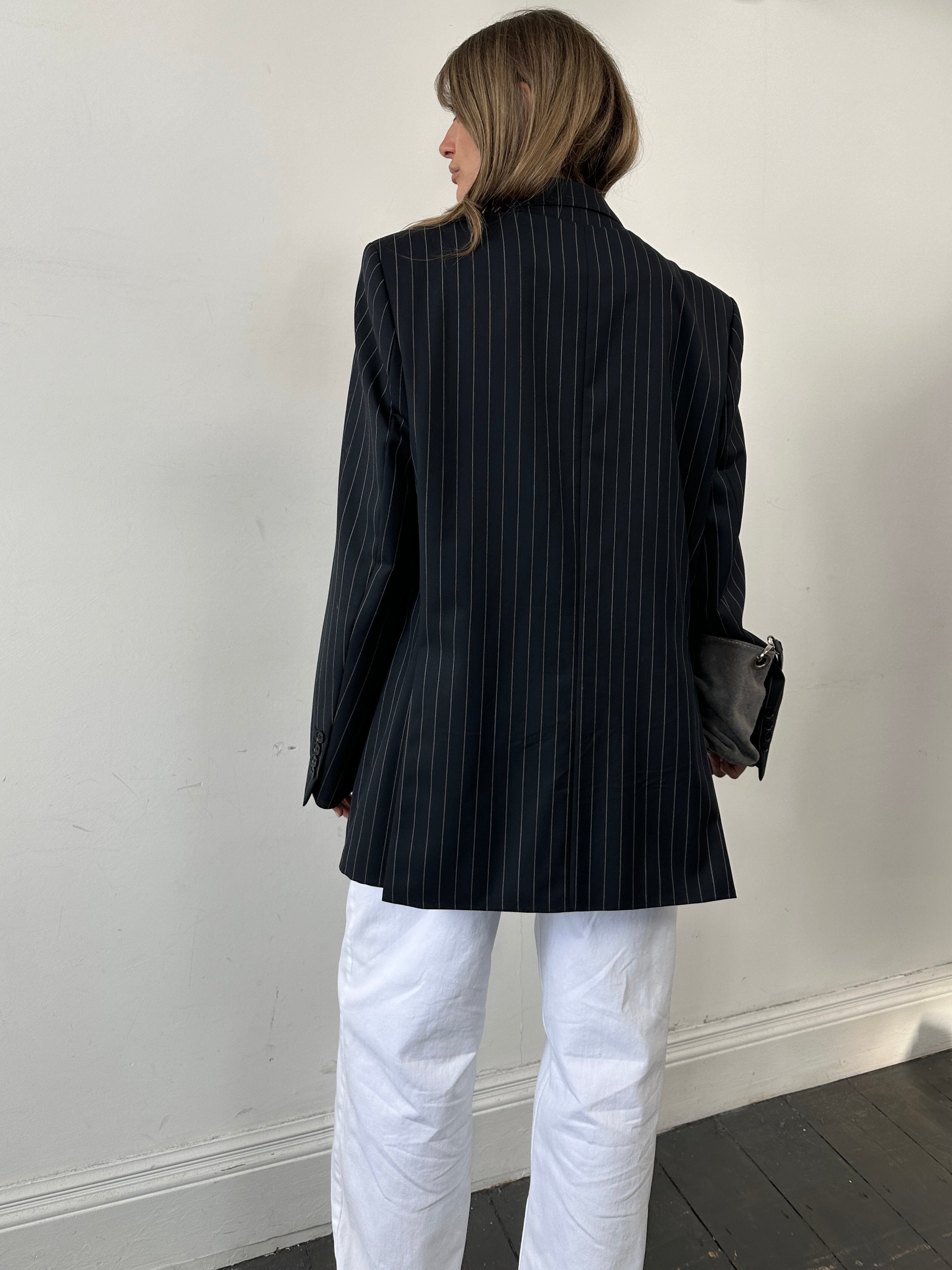 Vintage pinstripe pure wool single-breasted blazer, size 44L/XXL, featuring classic tailoring and a sleek, vintage design.