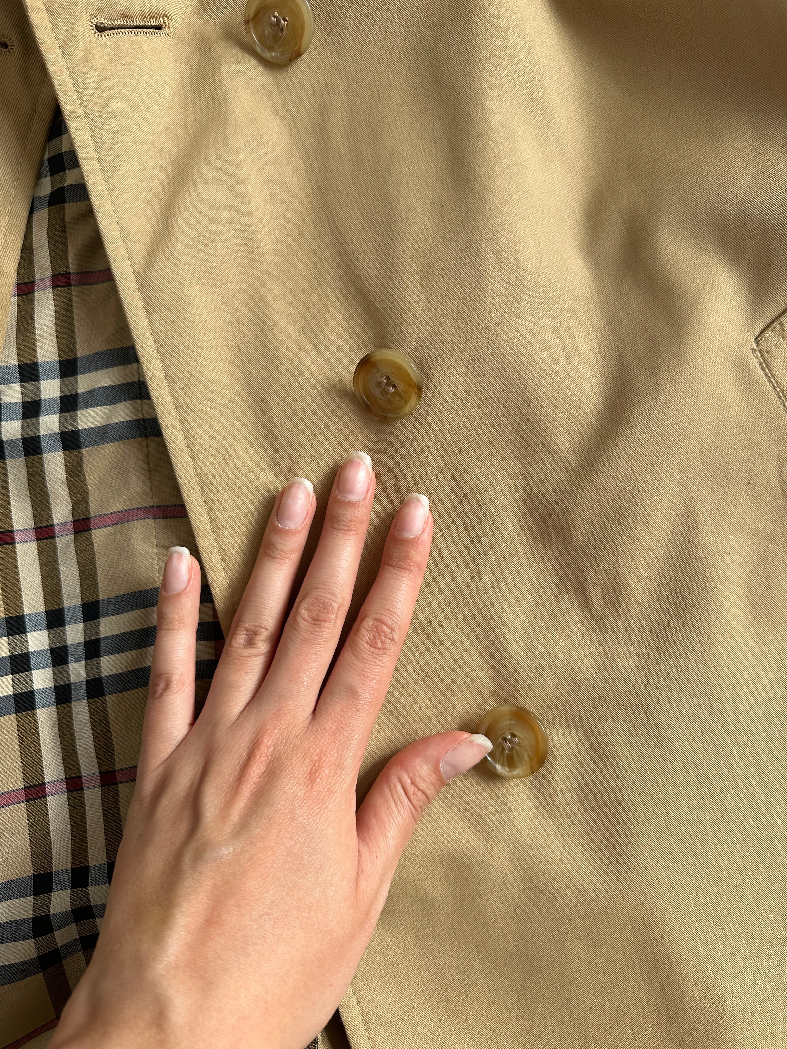 Vintage cotton double-breasted belted trench coat in size L, showcasing classic style and timeless design.